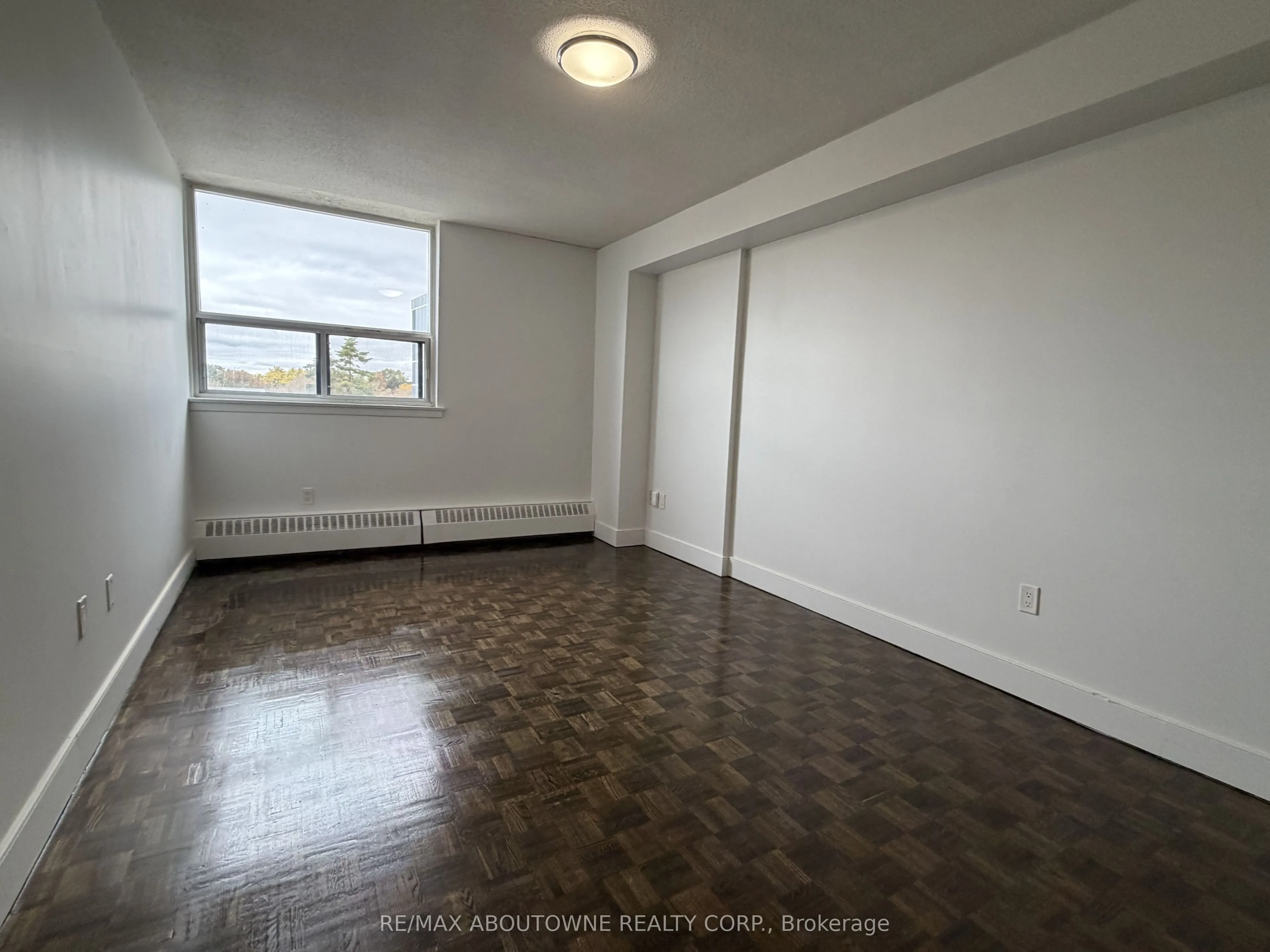 147 Wellington Street W #205