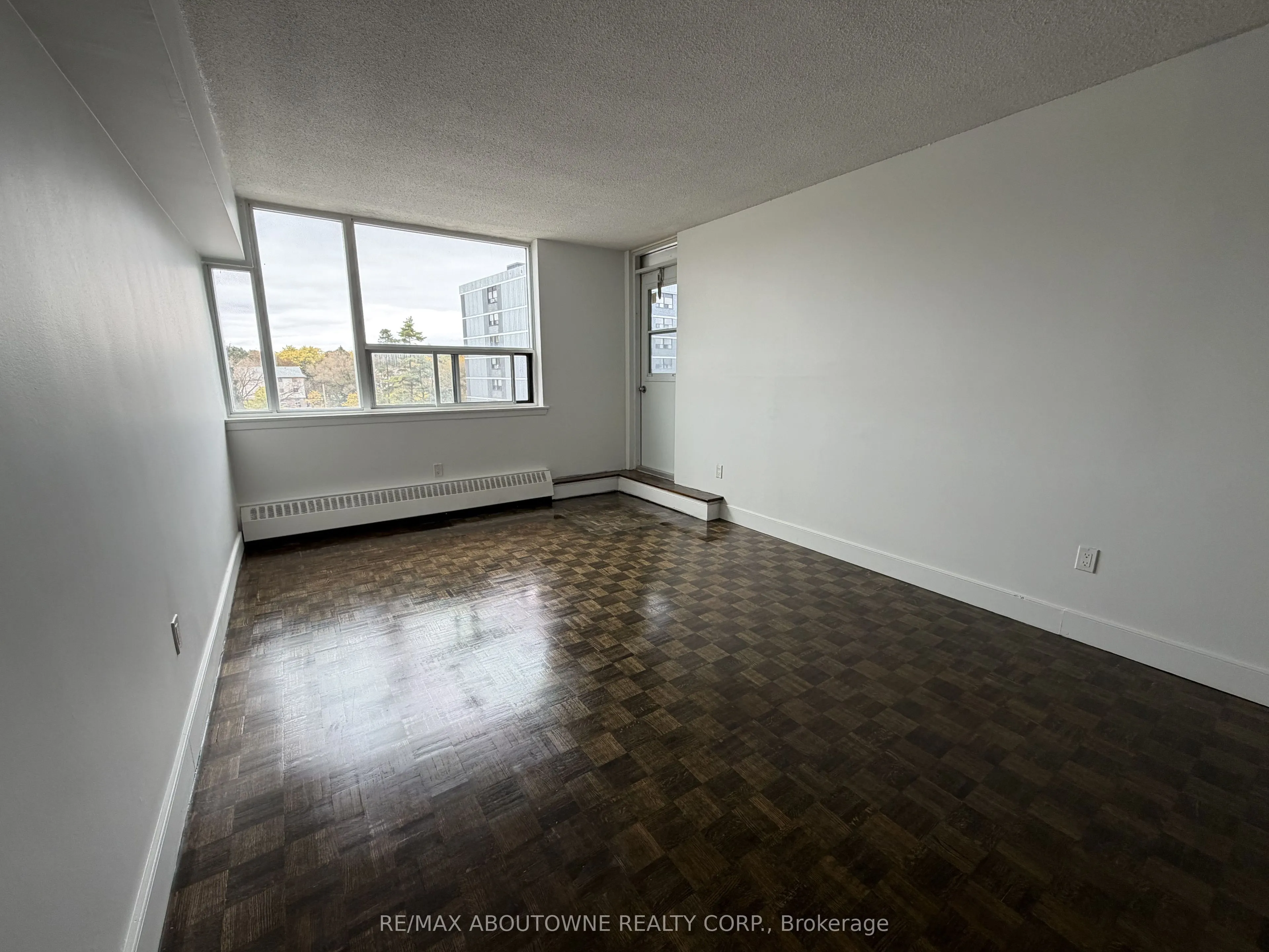 147 Wellington Street W #205