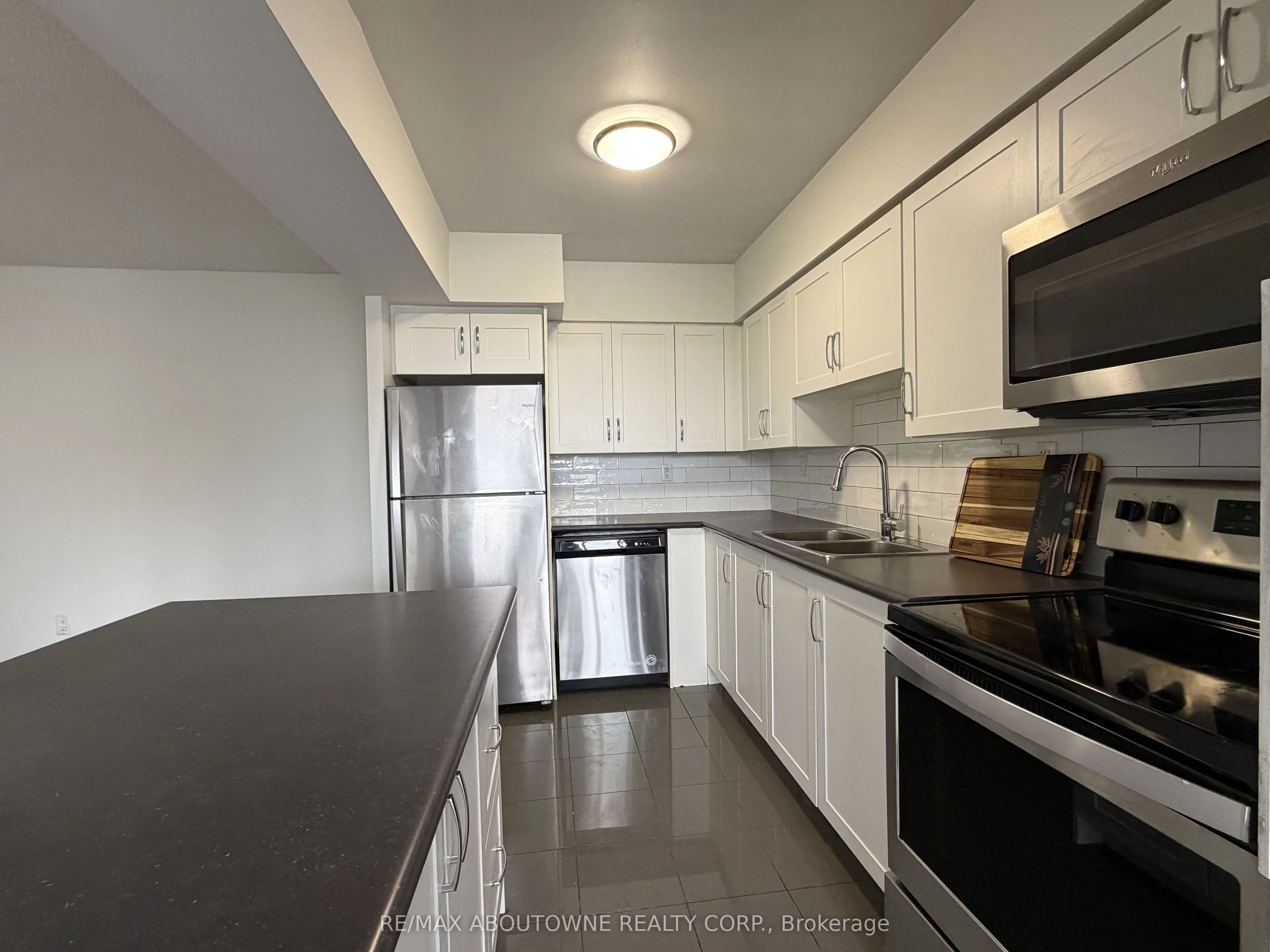 147 Wellington Street W #205