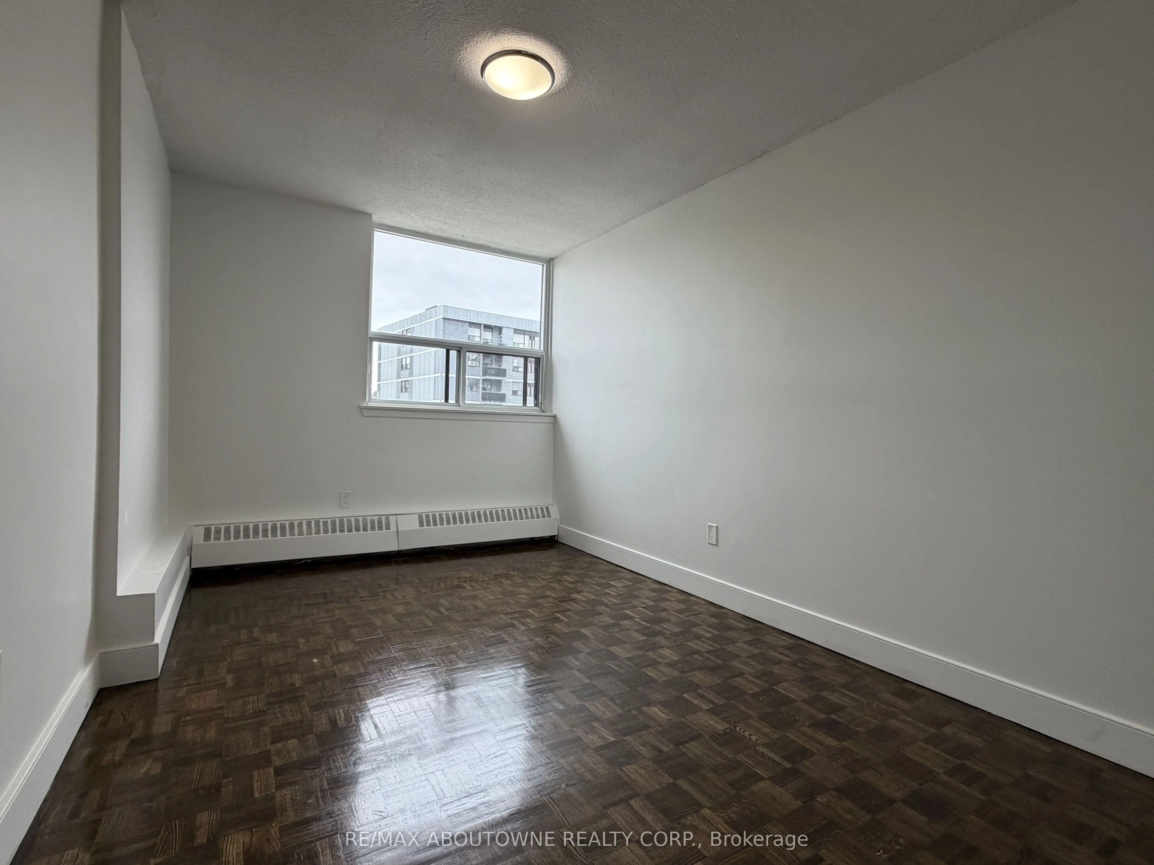 147 Wellington Street W #205