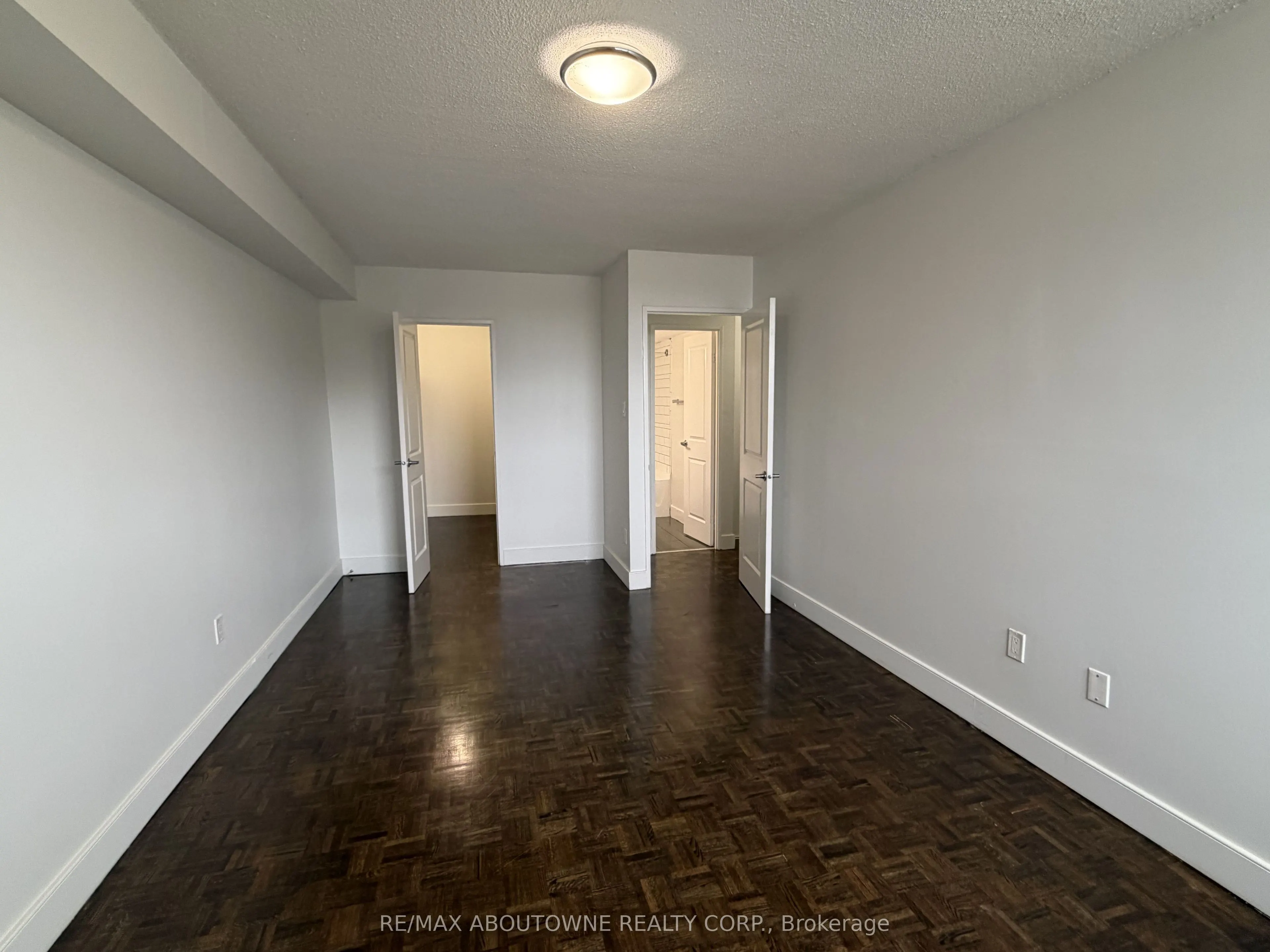 147 Wellington Street W #205