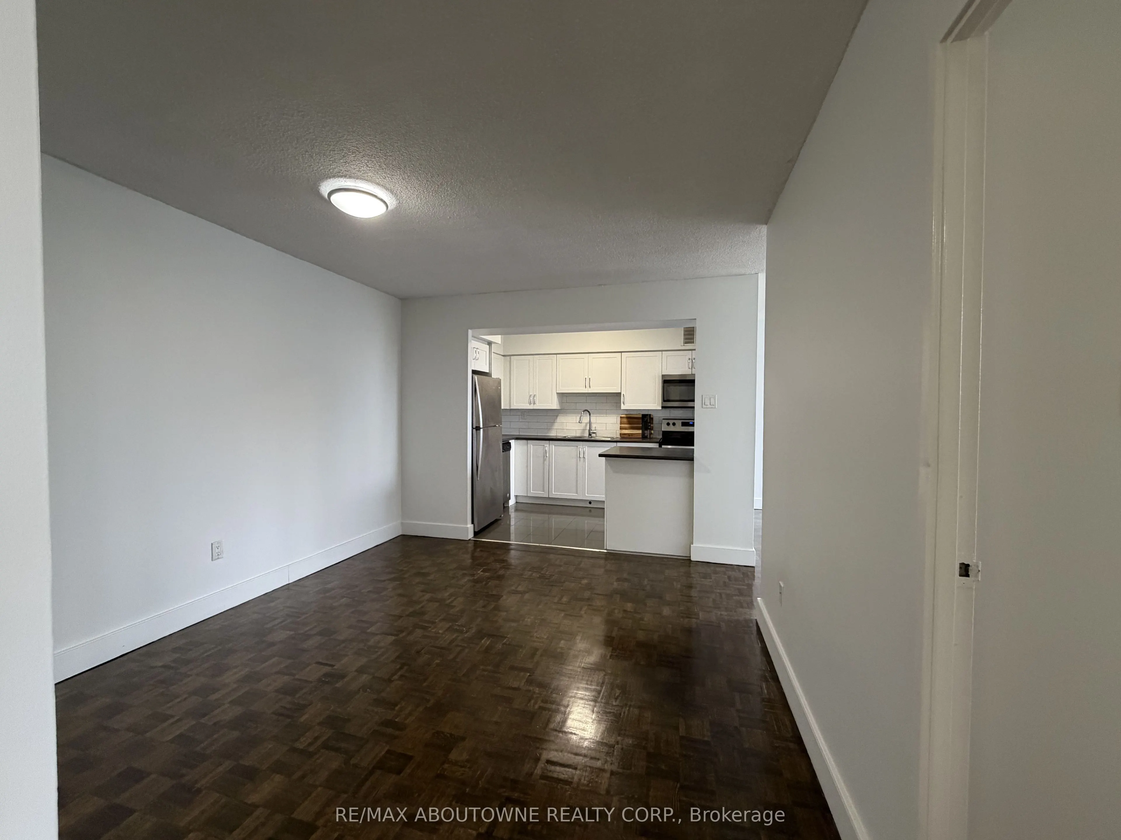 147 Wellington Street W #205