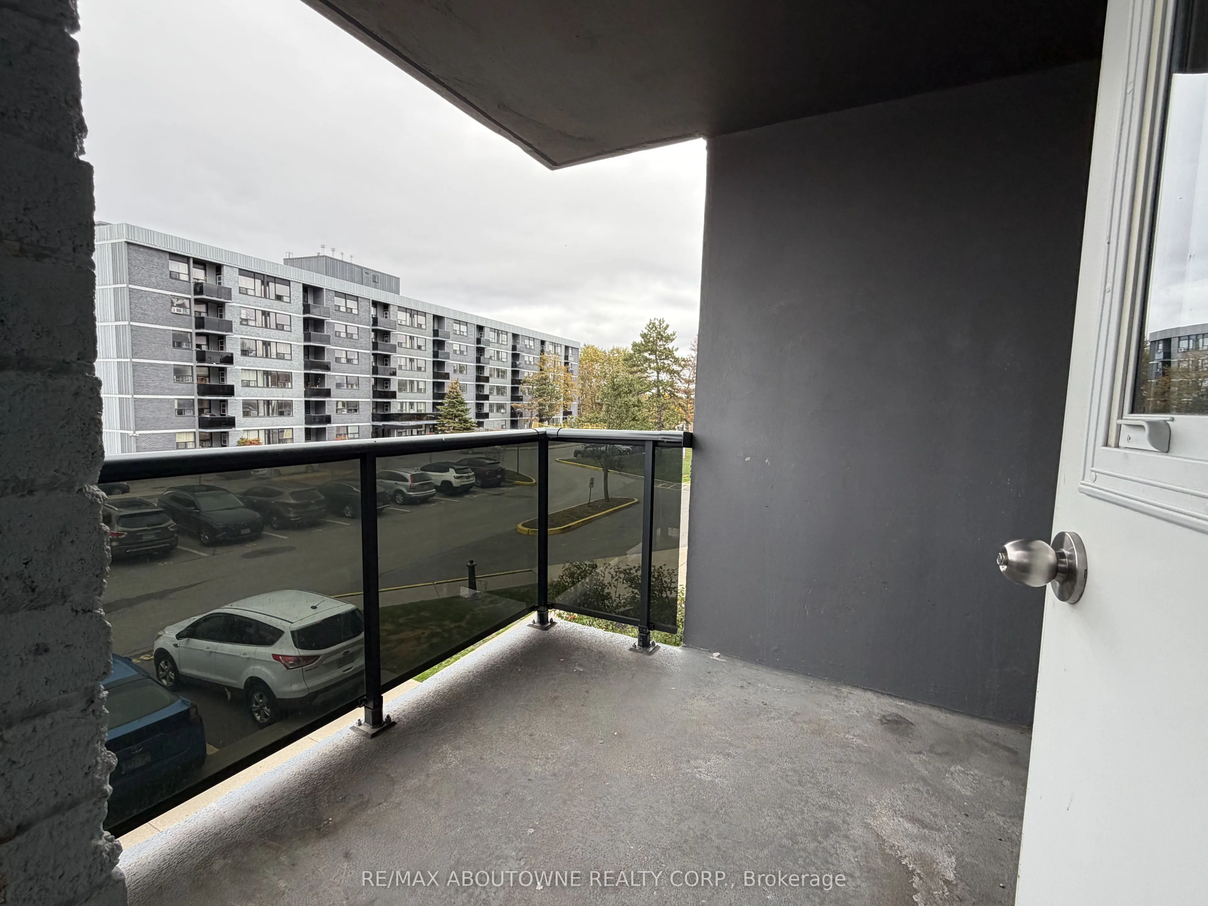 147 Wellington Street W #205
