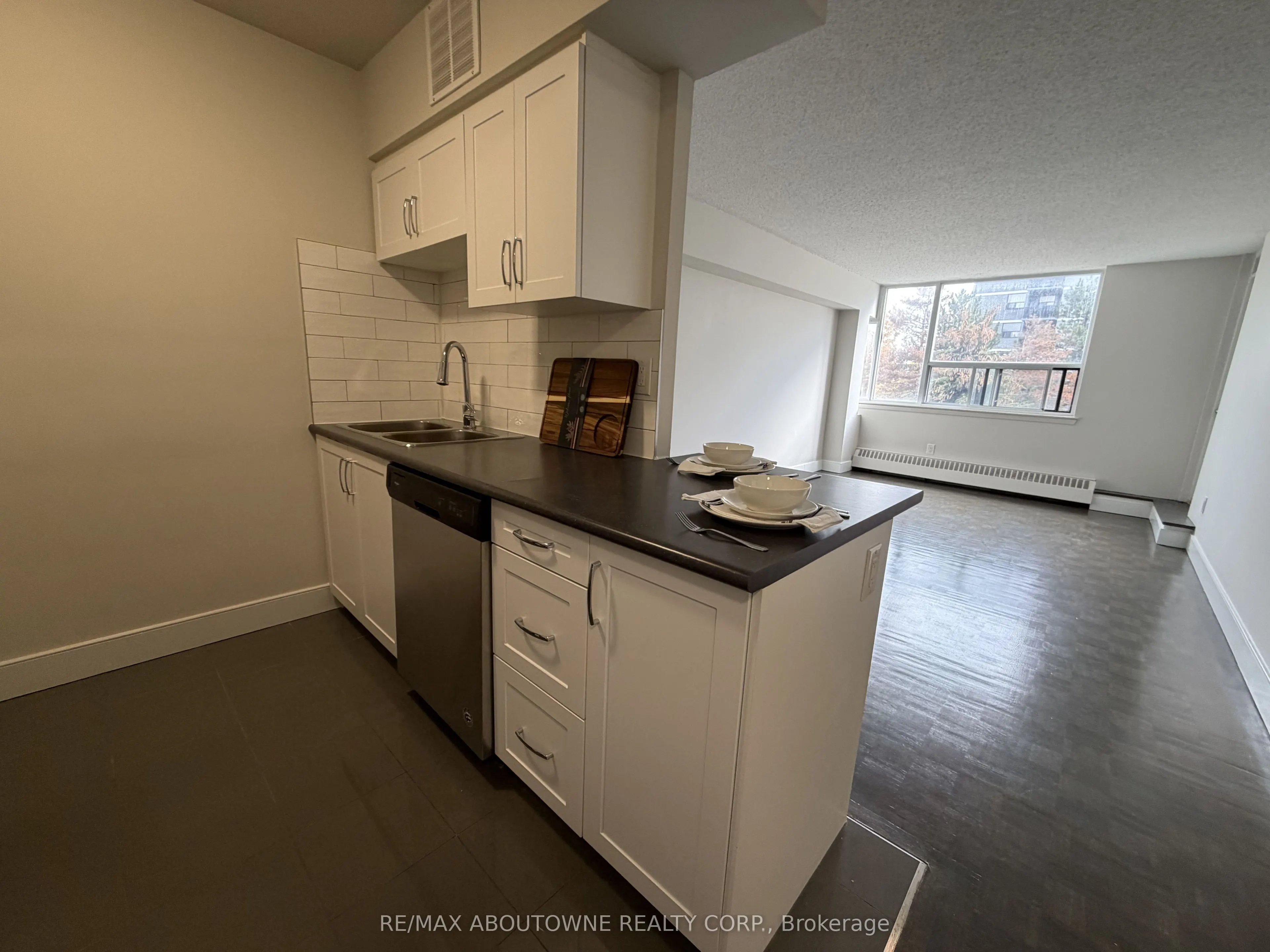 145 Wellington Street W #301