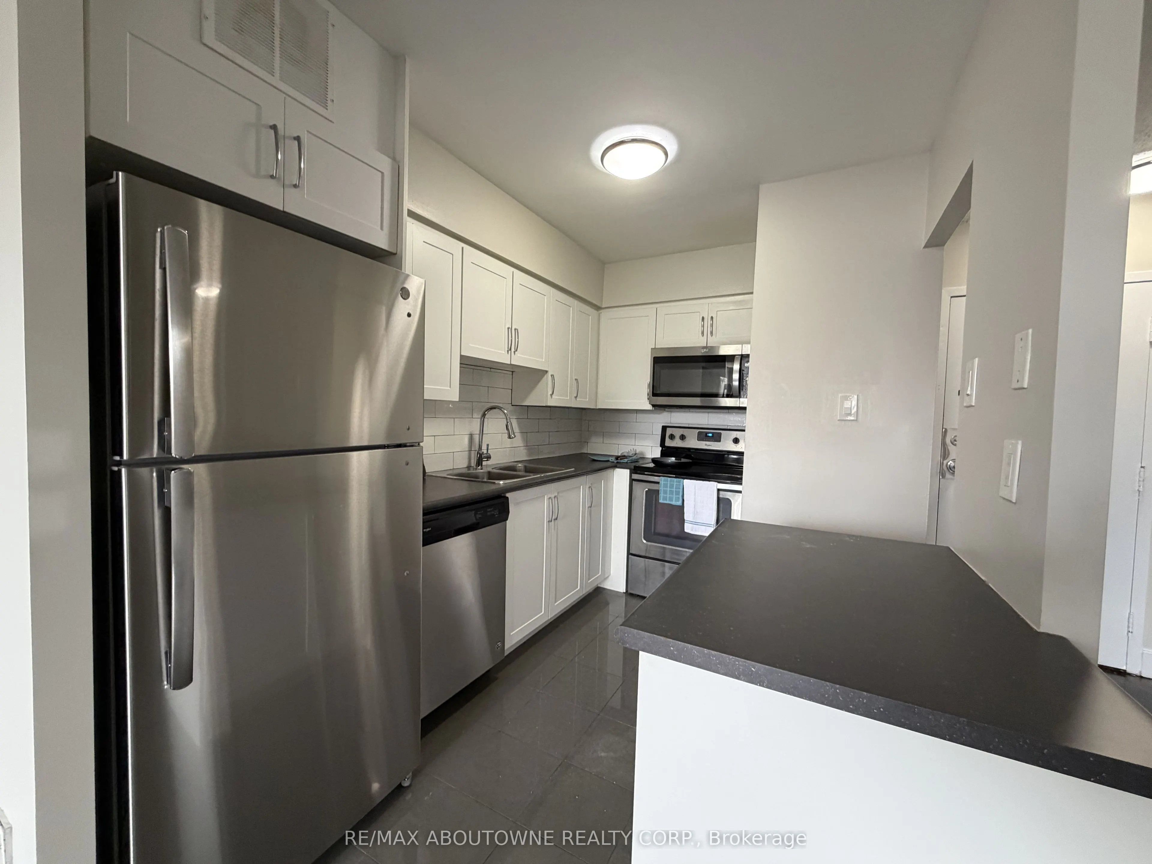 145 Wellington Street W #212