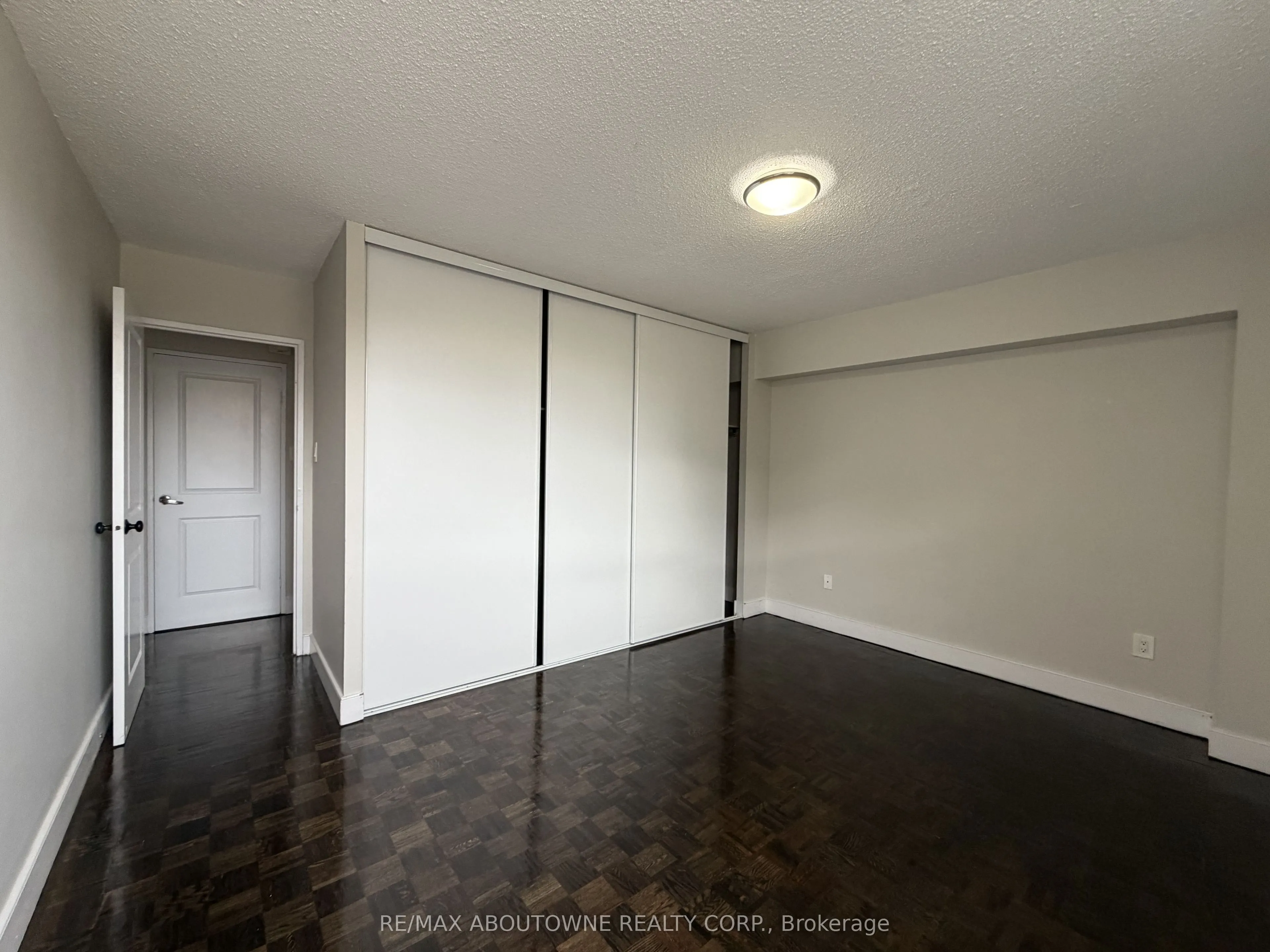 145 Wellington Street W #212