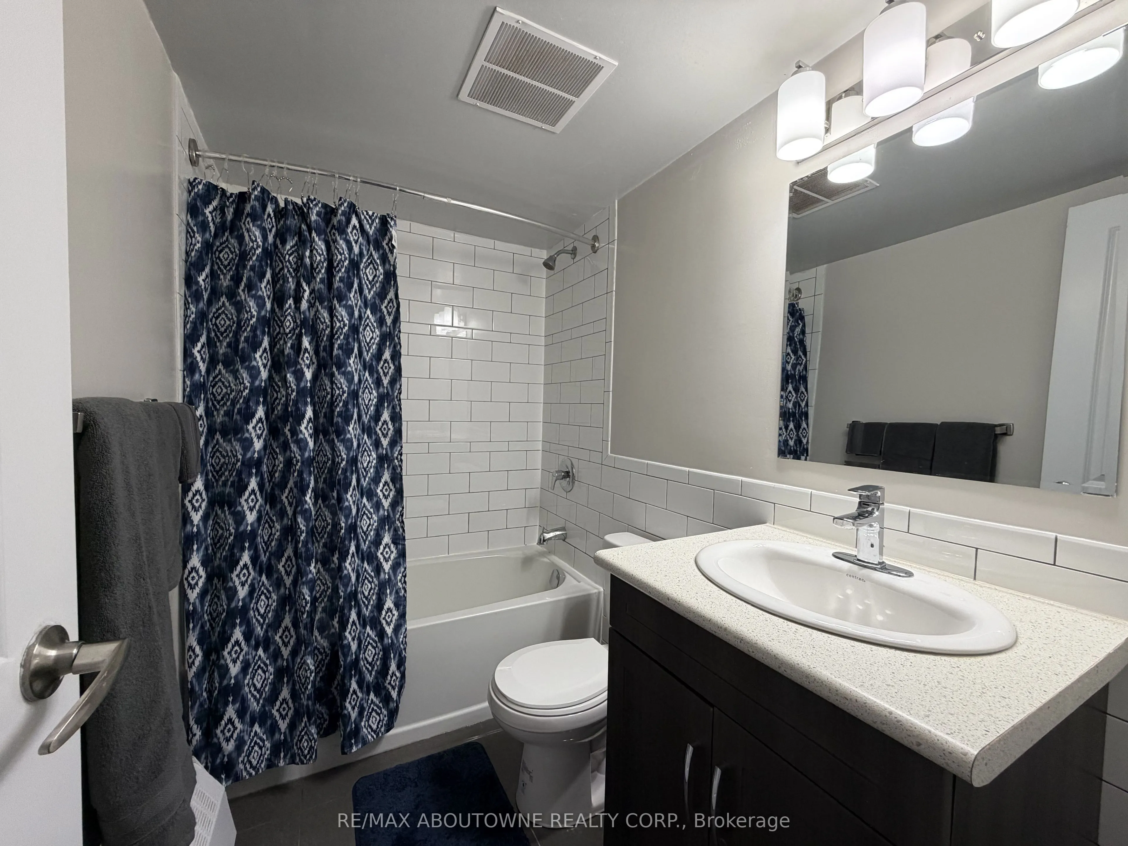 145 Wellington Street W #212