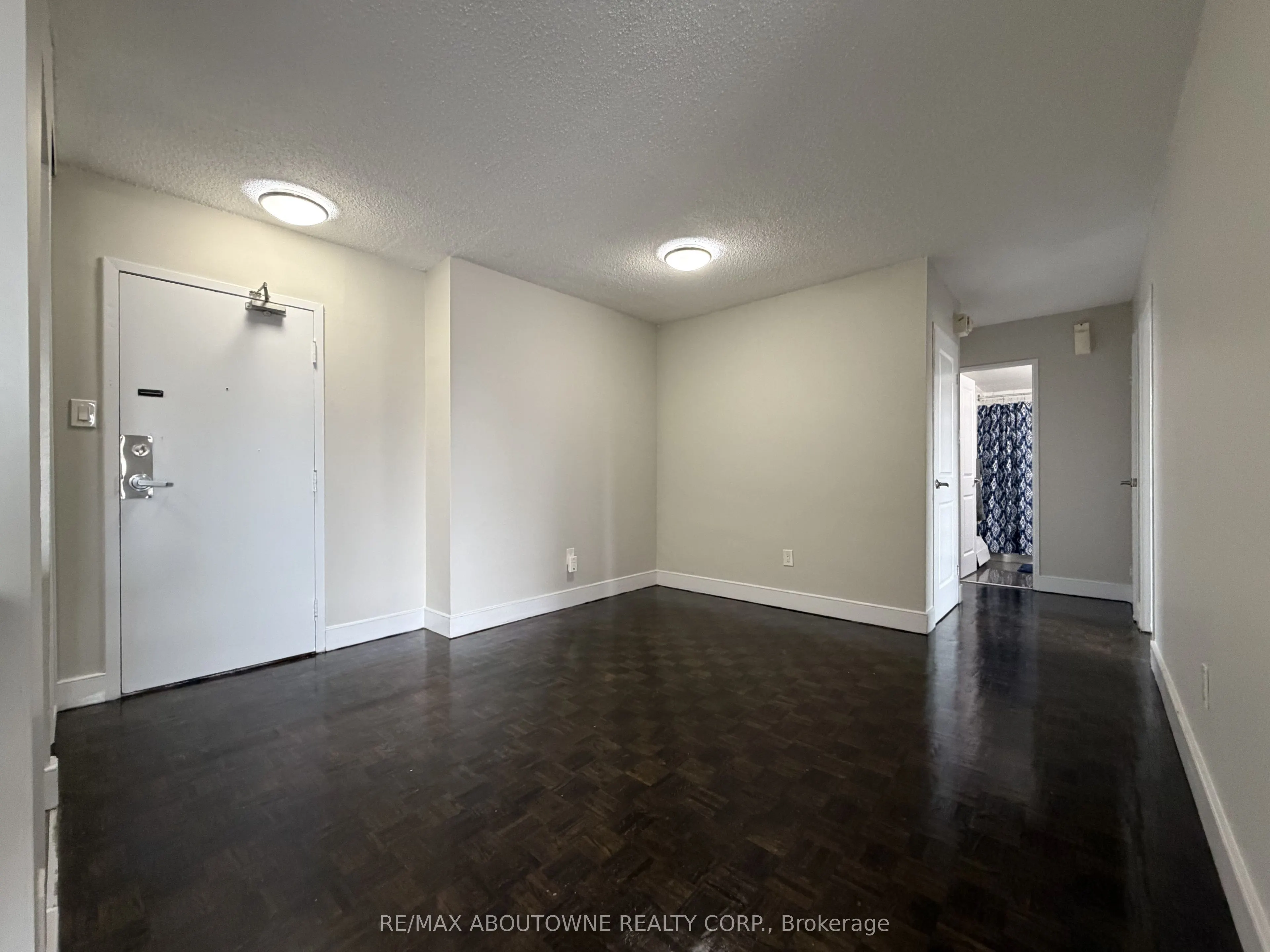 145 Wellington Street W #212