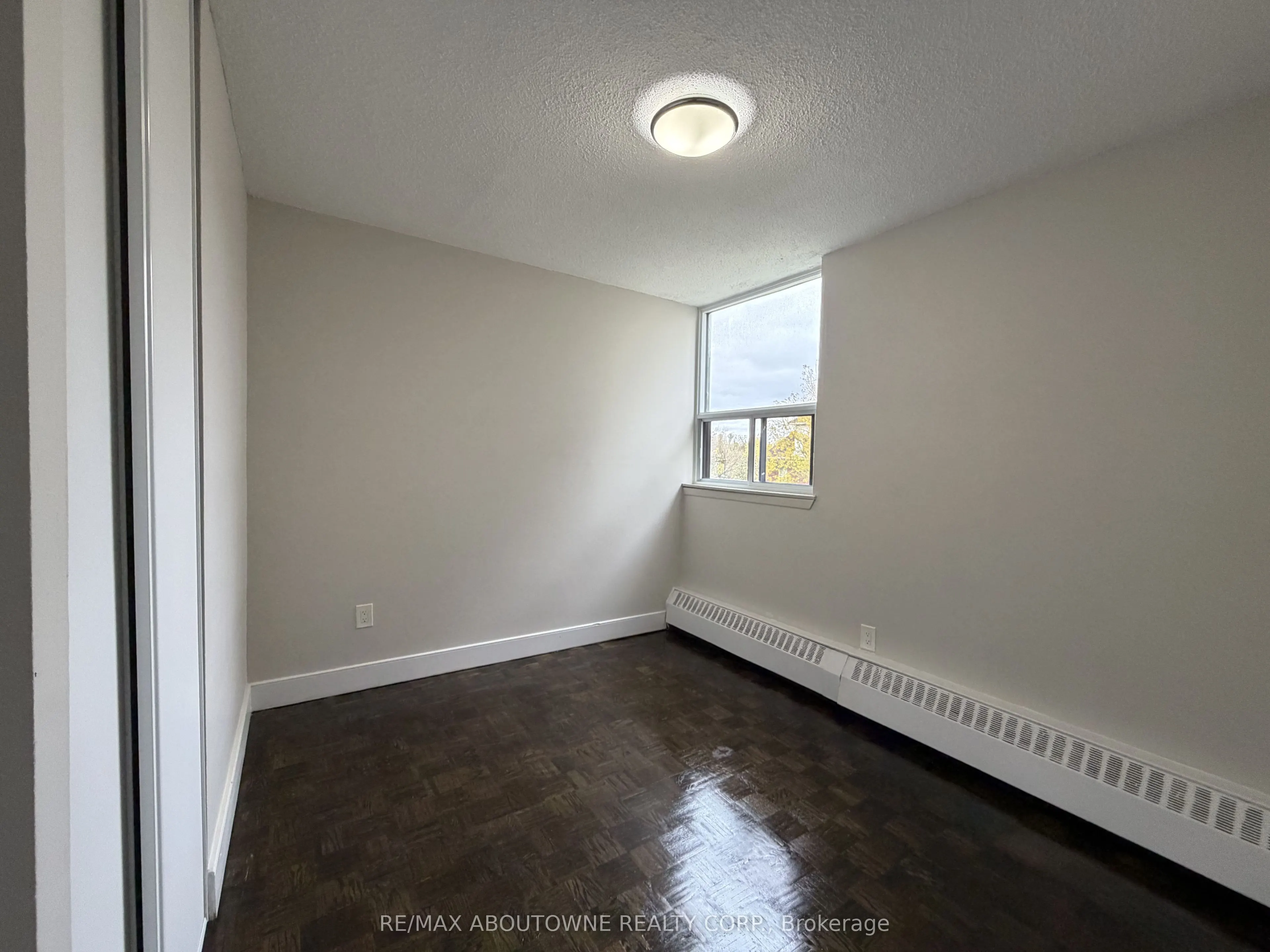 145 Wellington Street W #212