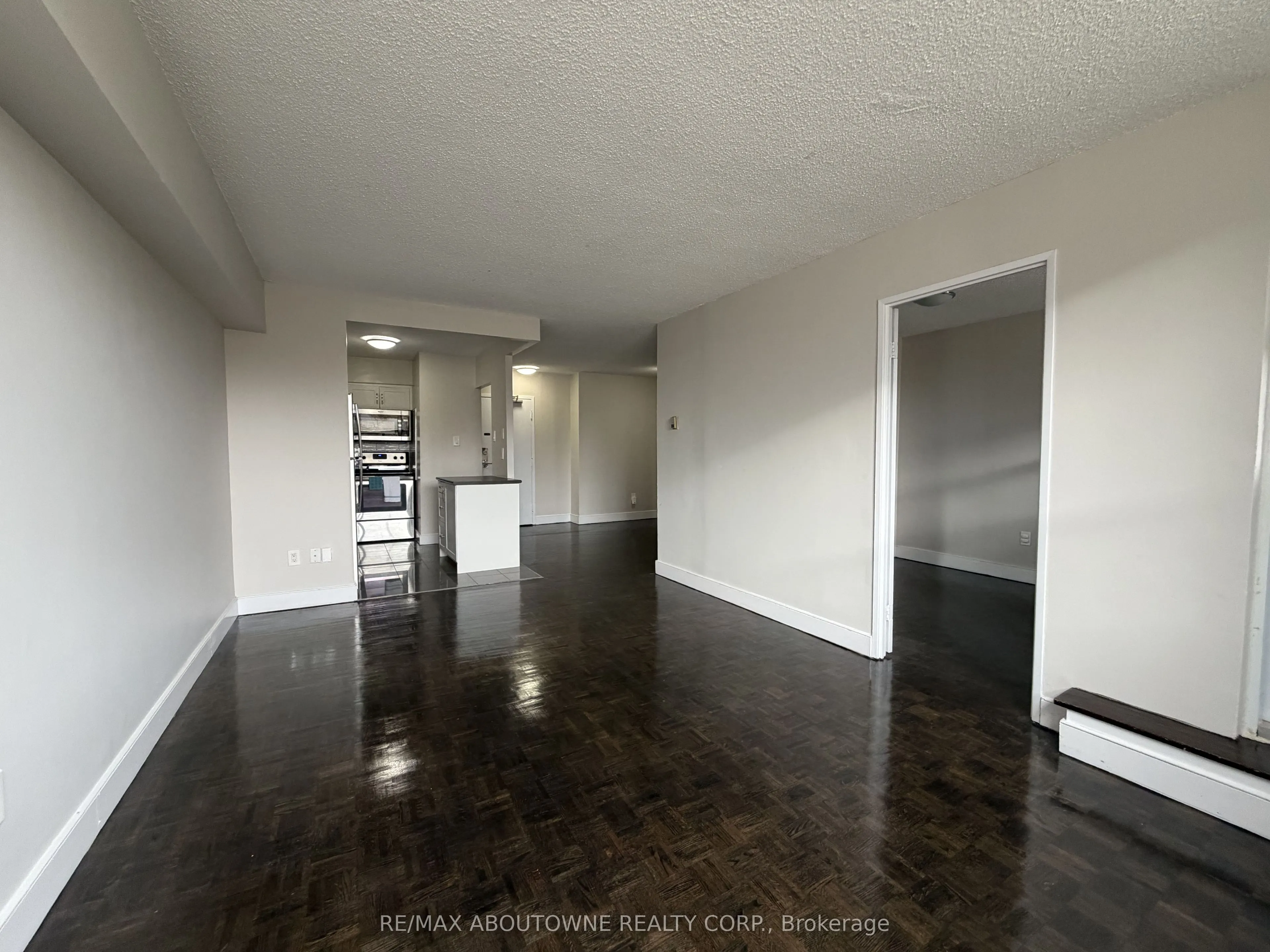 145 Wellington Street W #212