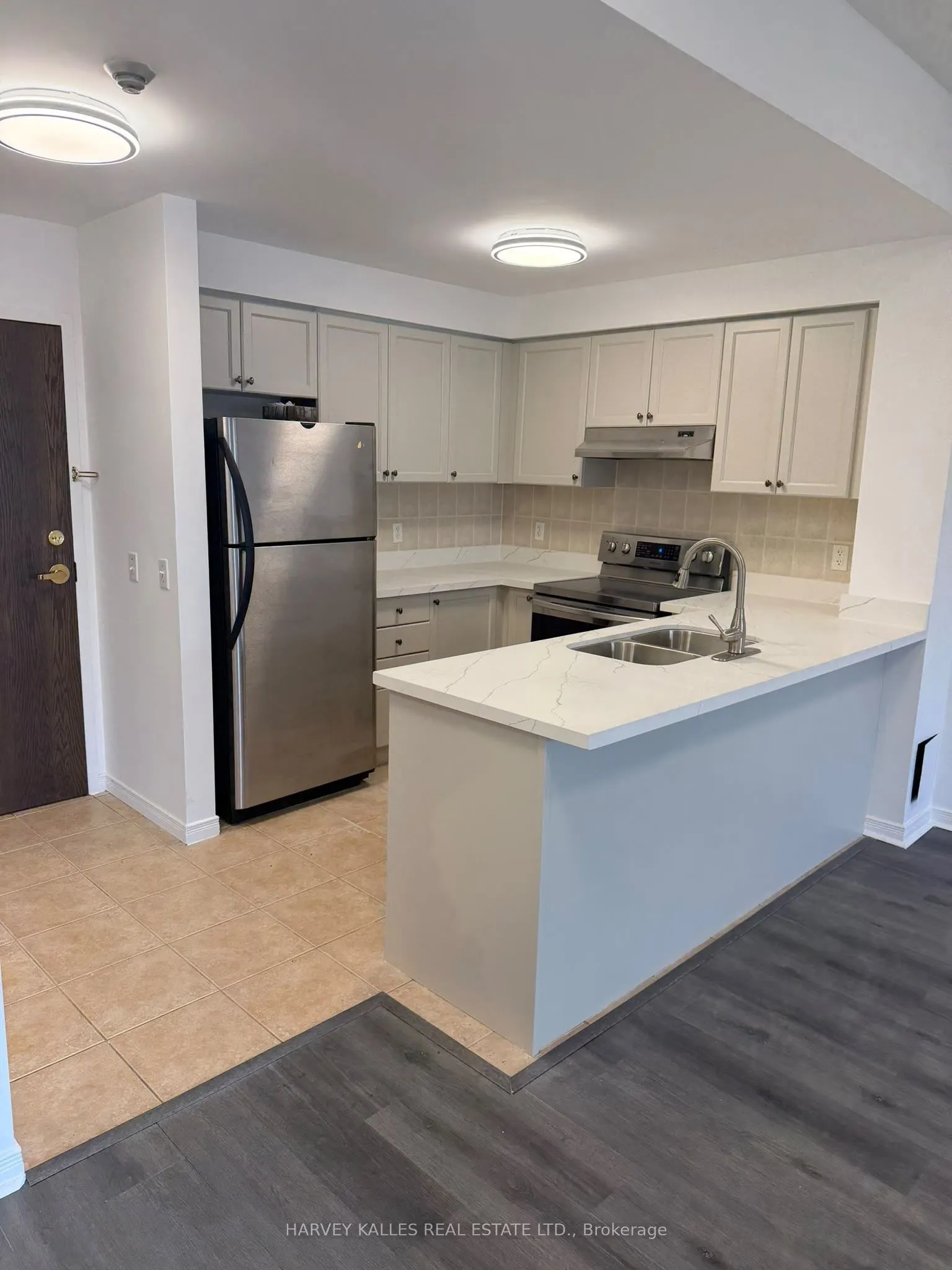 1 Maison Parc Court #704