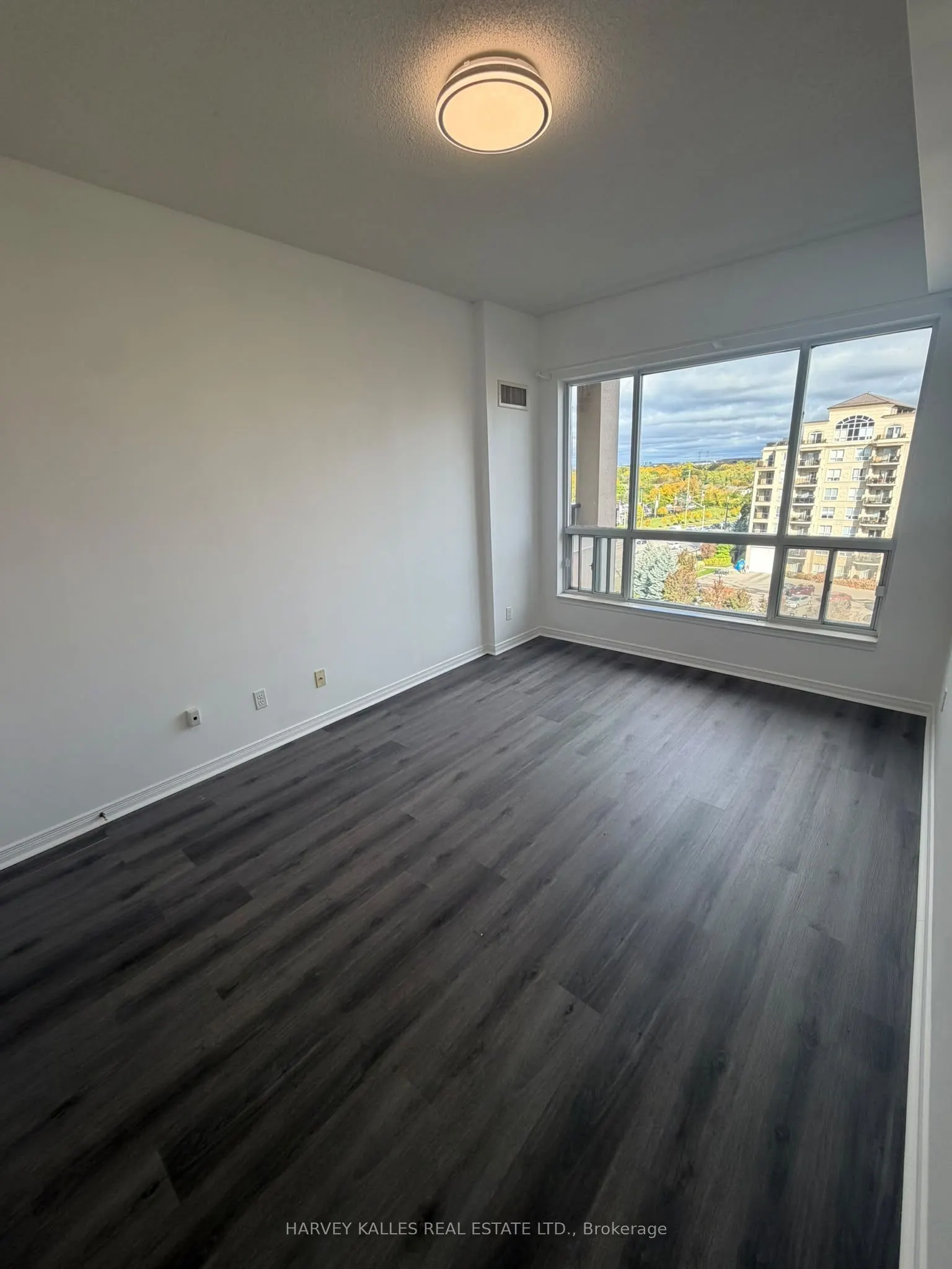 1 Maison Parc Court #704