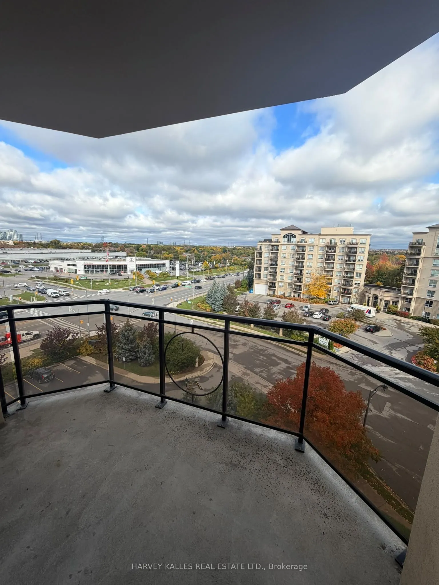 1 Maison Parc Court #704