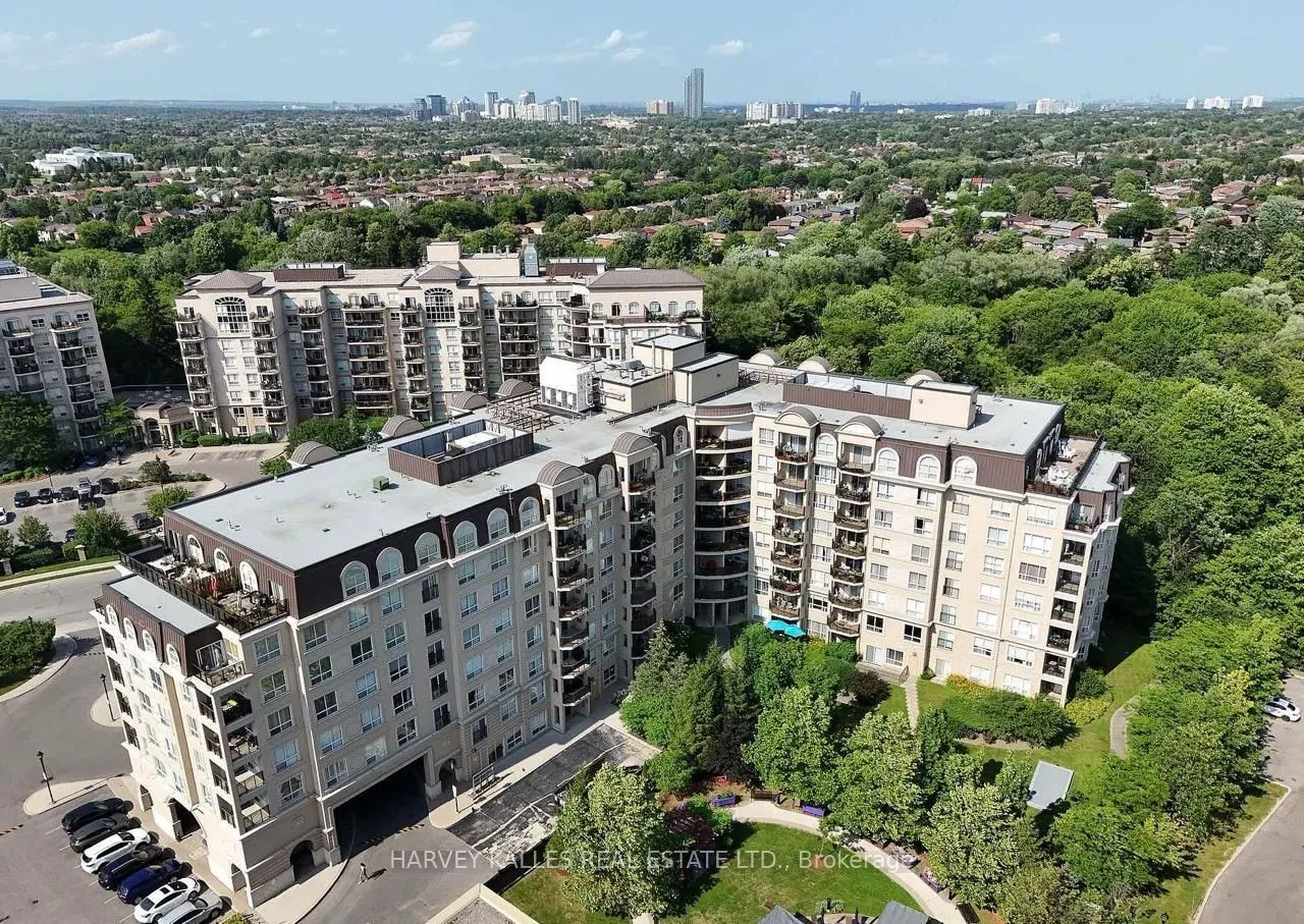 1 Maison Parc Court #704