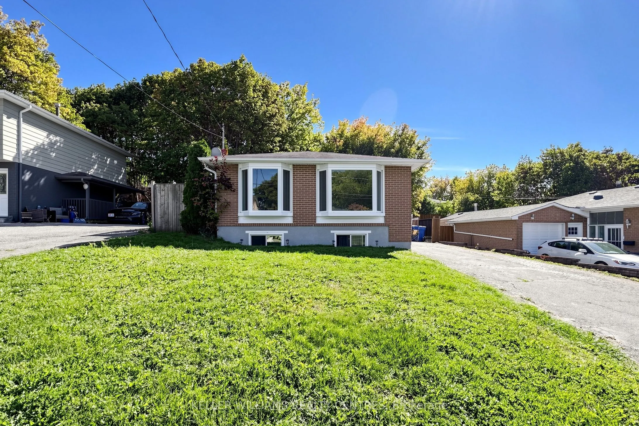 807 Greenfield Crescent #Upper