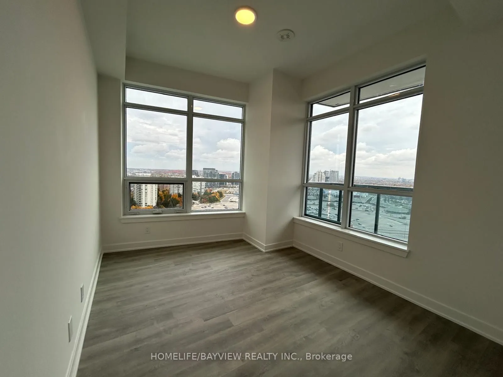 50 Upper Mall Way #2008