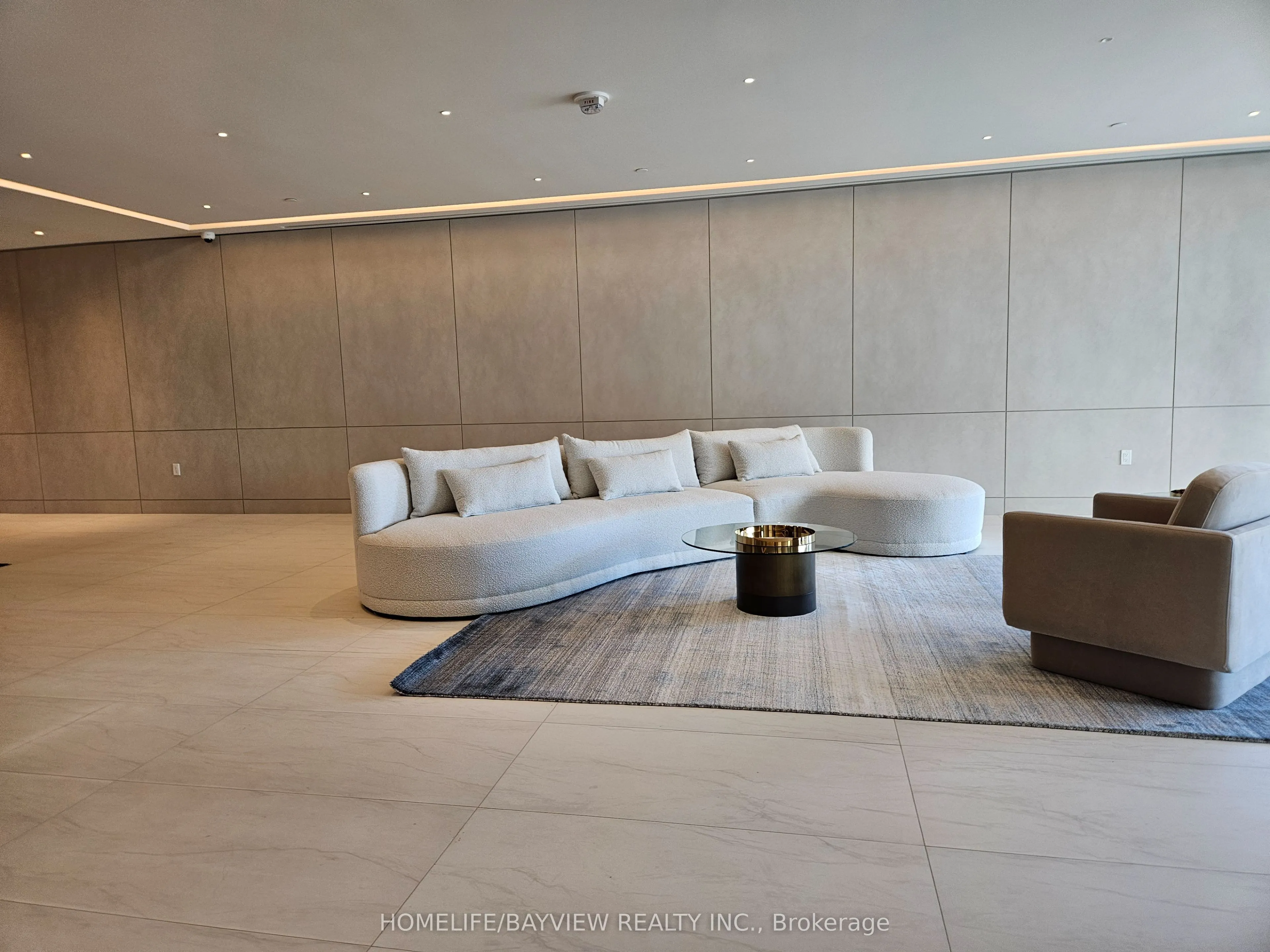 50 Upper Mall Way #2008