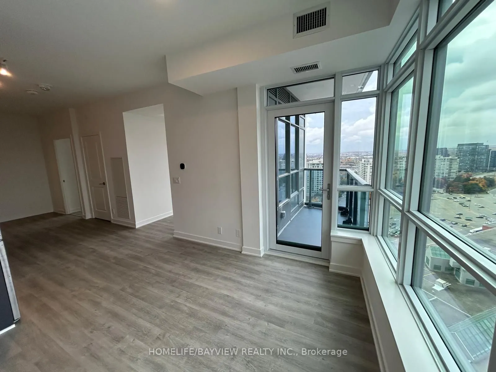 50 Upper Mall Way #2008