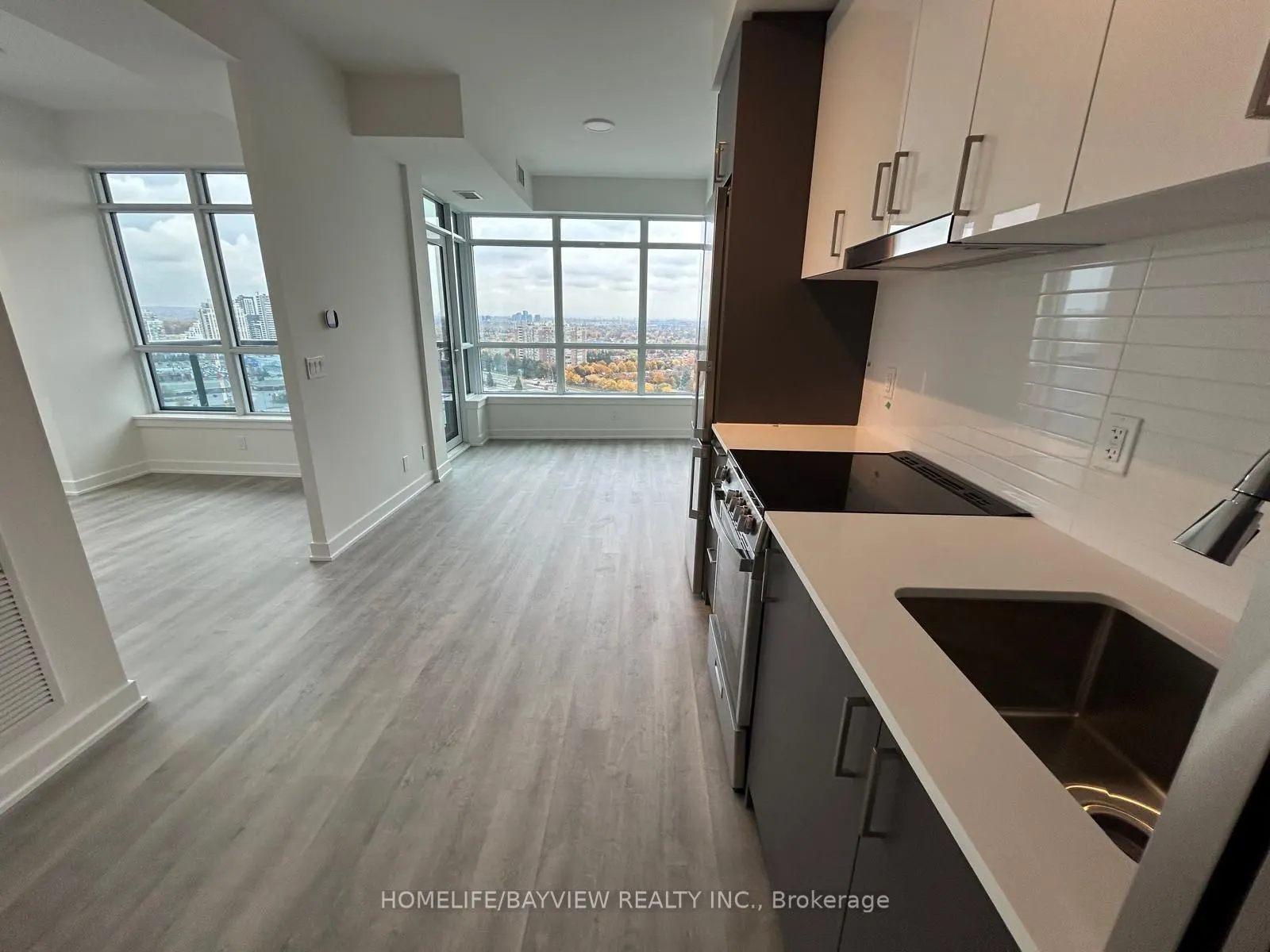 50 Upper Mall Way #2008