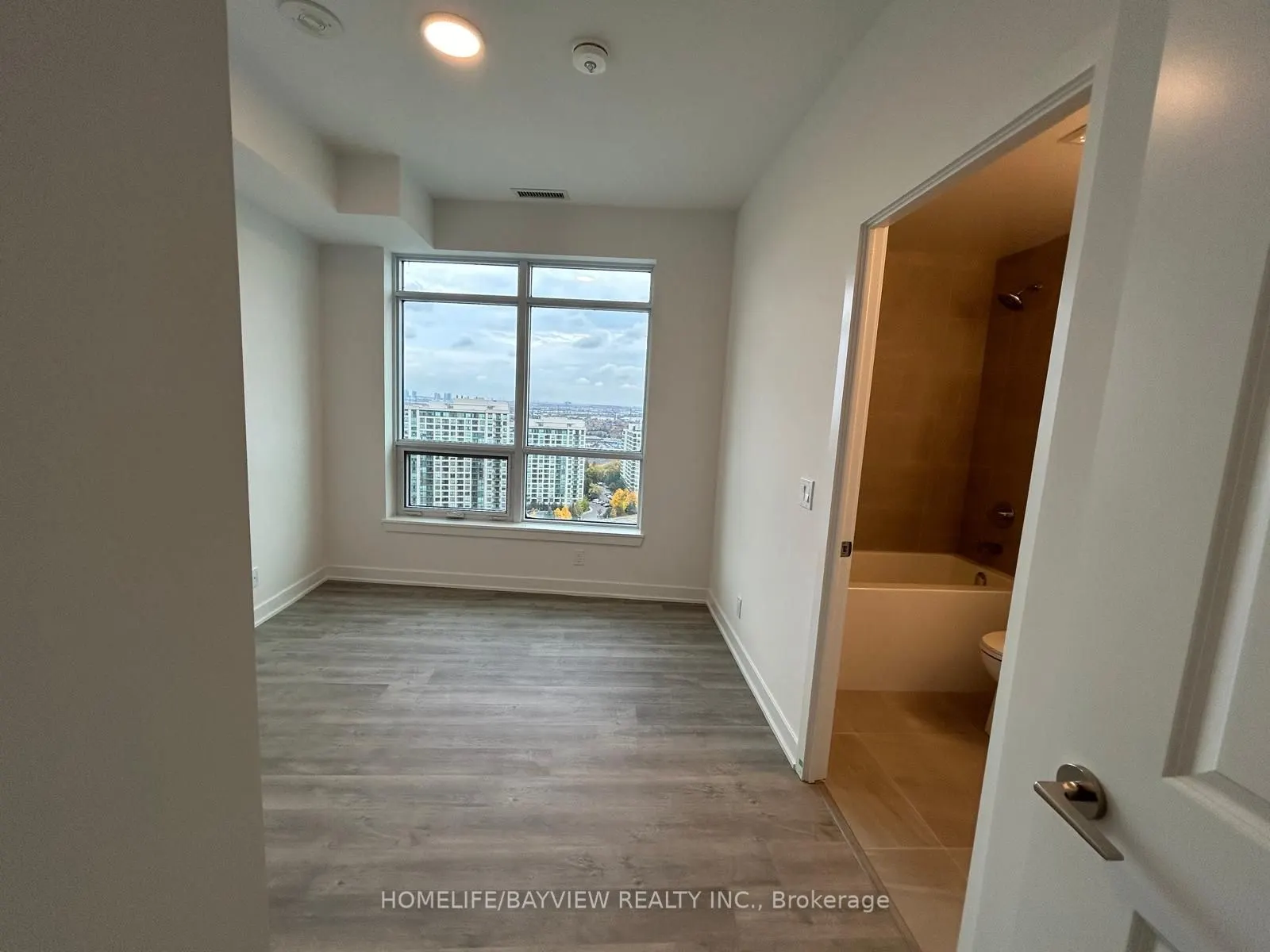 50 Upper Mall Way #2008