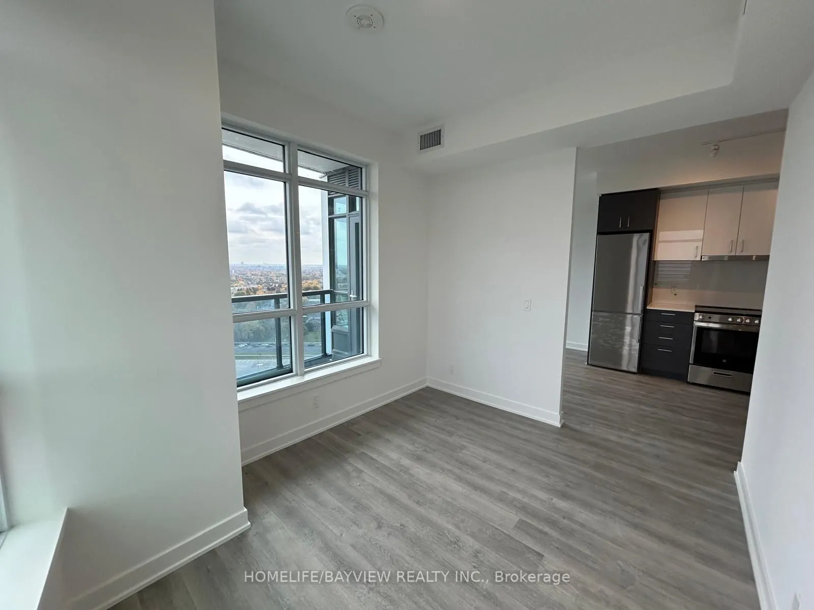 50 Upper Mall Way #2008