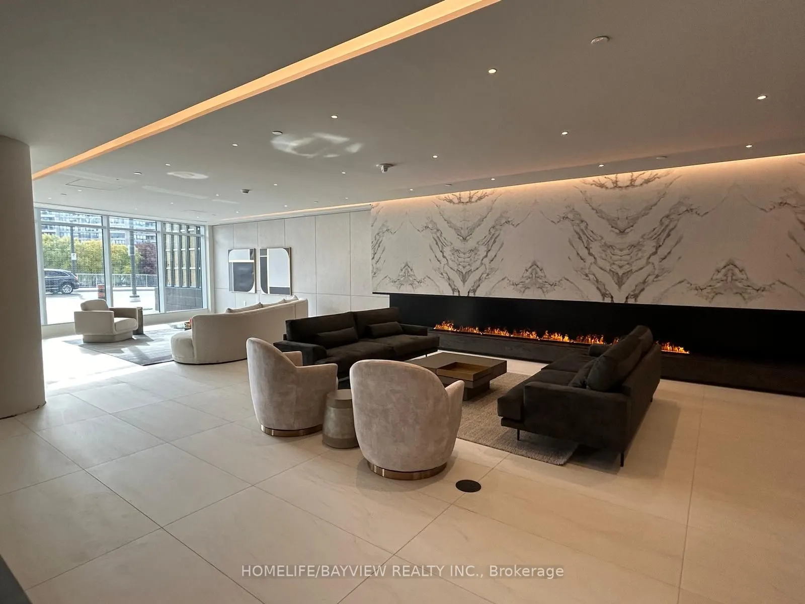 50 Upper Mall Way #2008