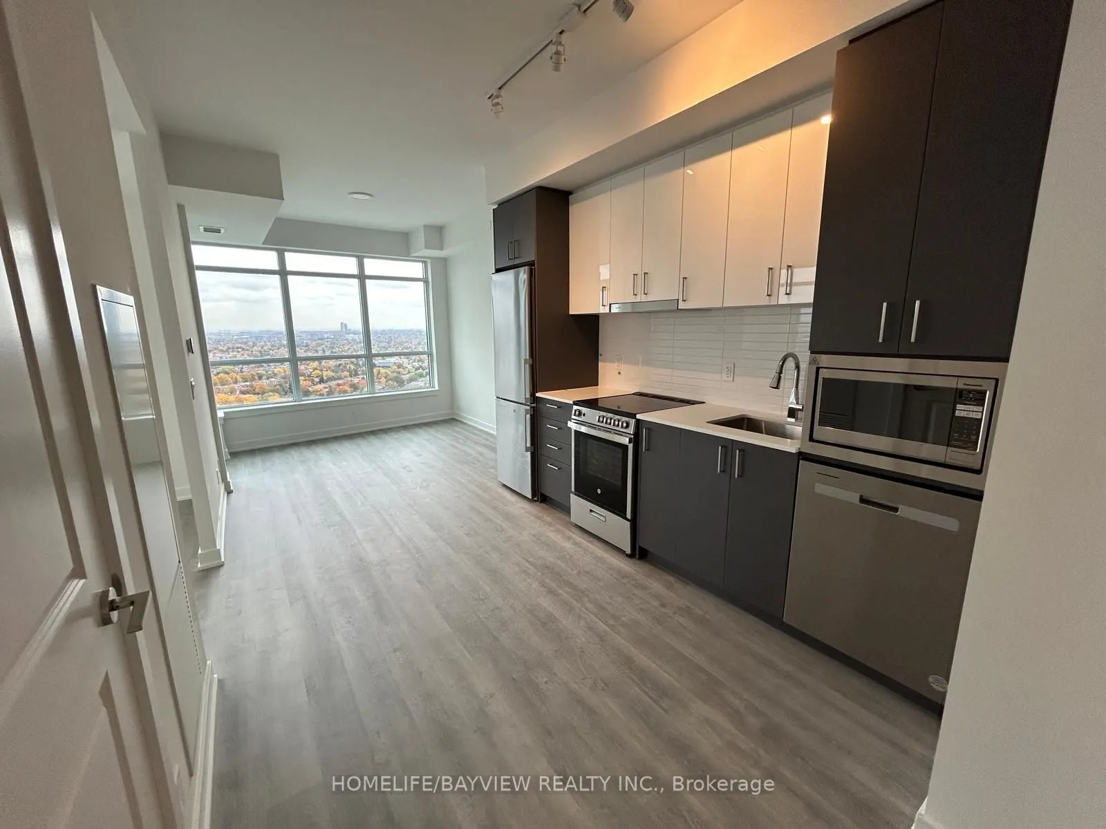 50 Upper Mall Way #2008