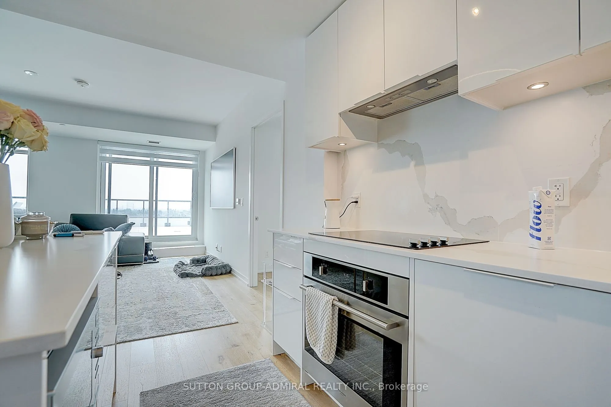 8 Beverley Glen Boulevard #712