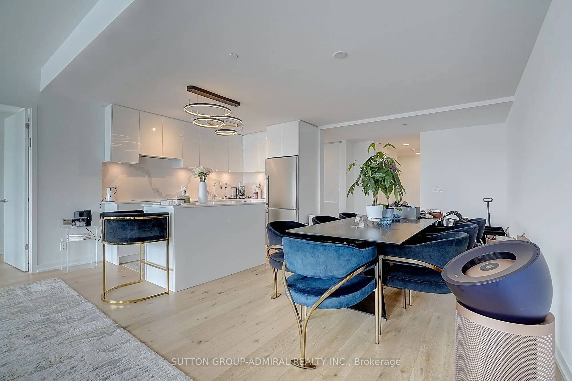 8 Beverley Glen Boulevard #712