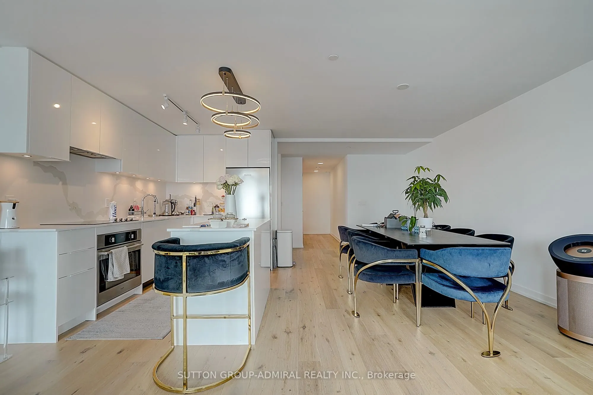 8 Beverley Glen Boulevard #712