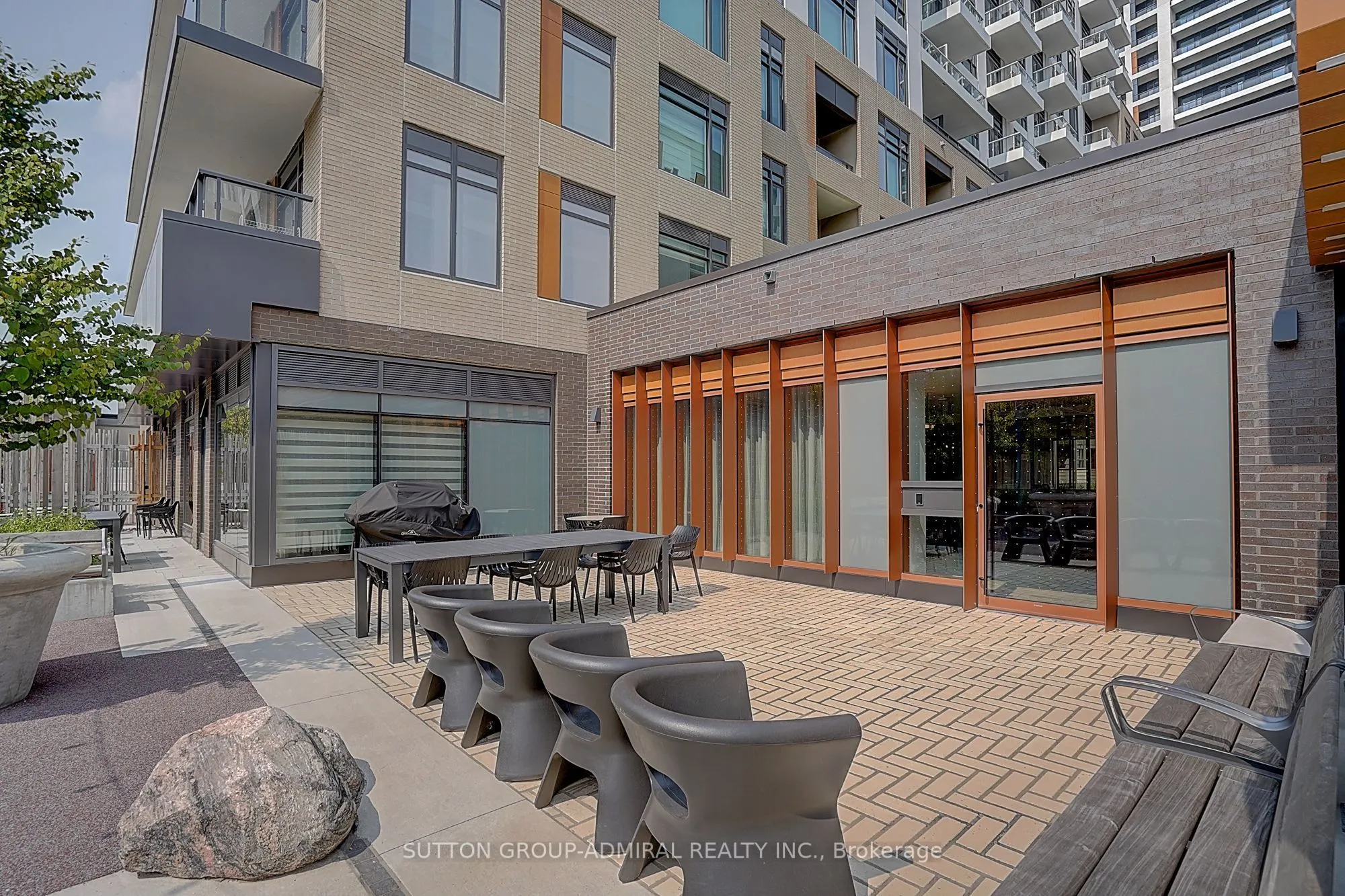 8 Beverley Glen Boulevard #712