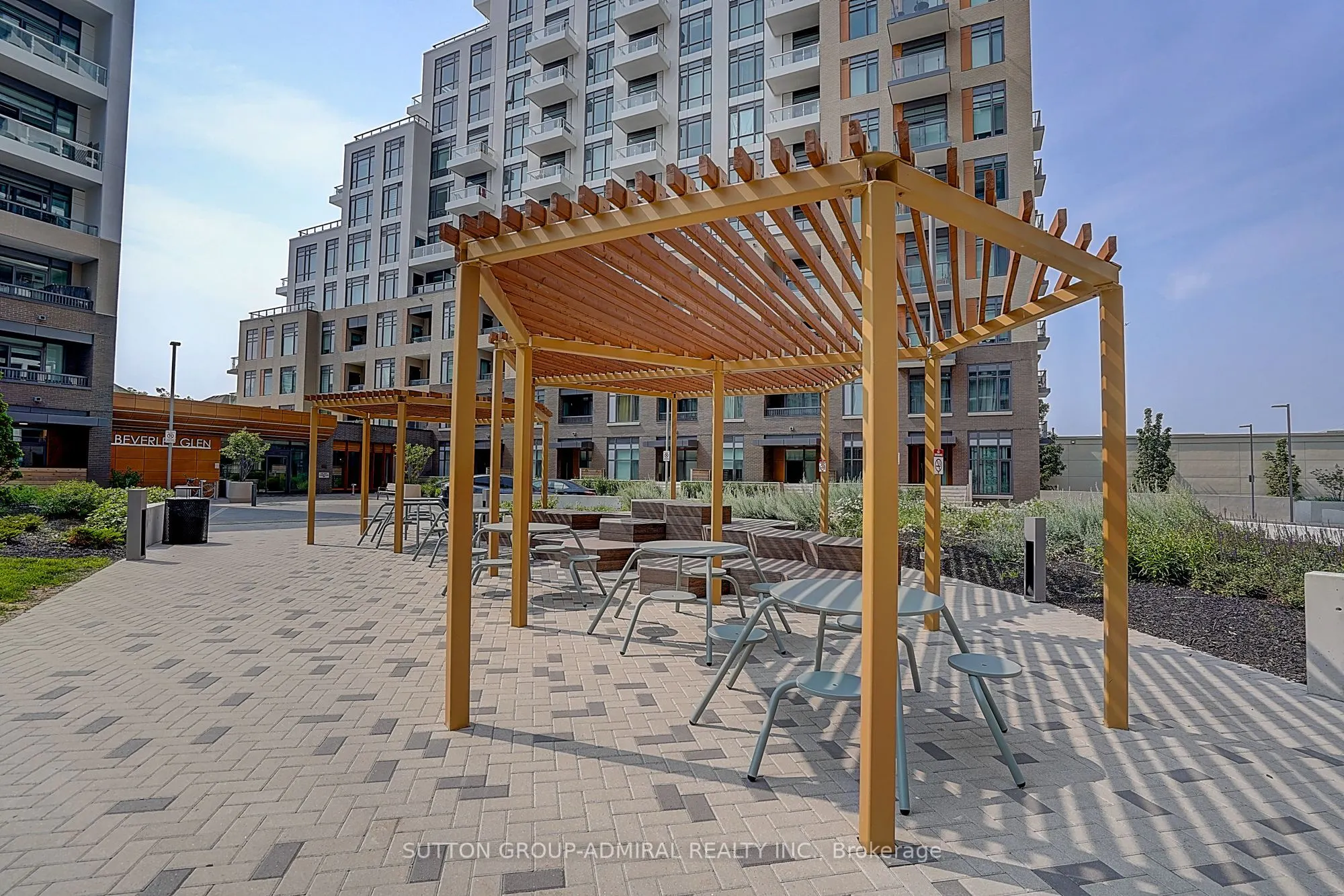8 Beverley Glen Boulevard #712