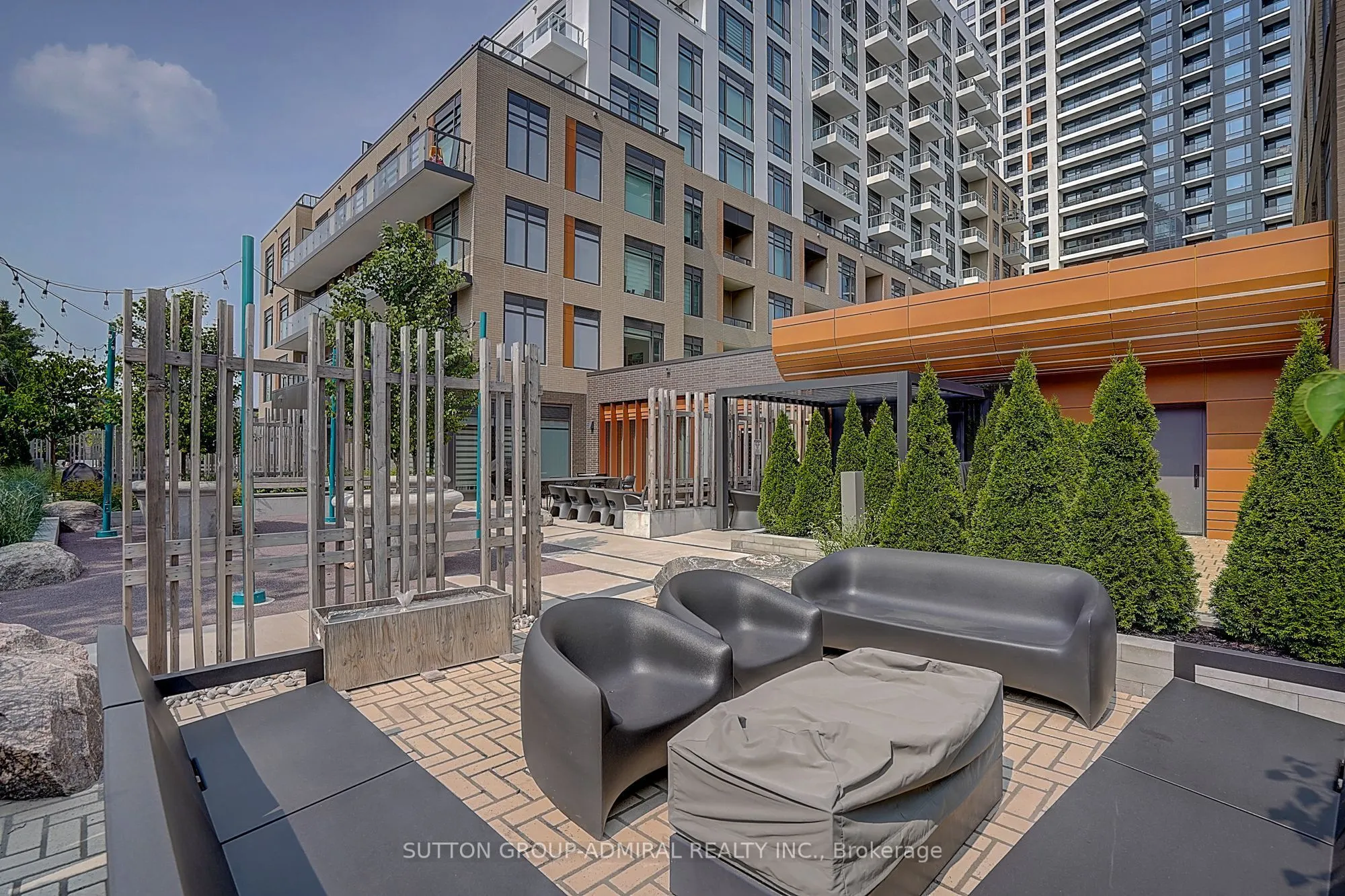 8 Beverley Glen Boulevard #712