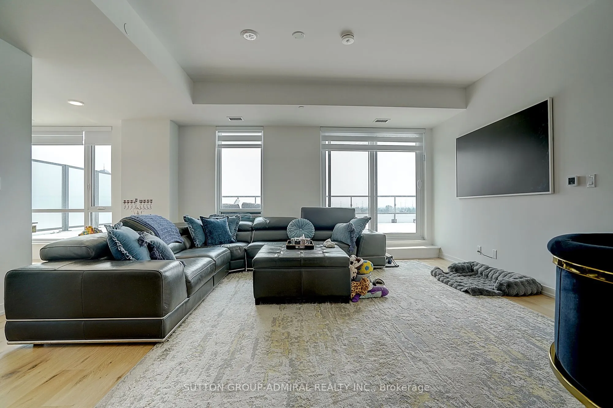 8 Beverley Glen Boulevard #712