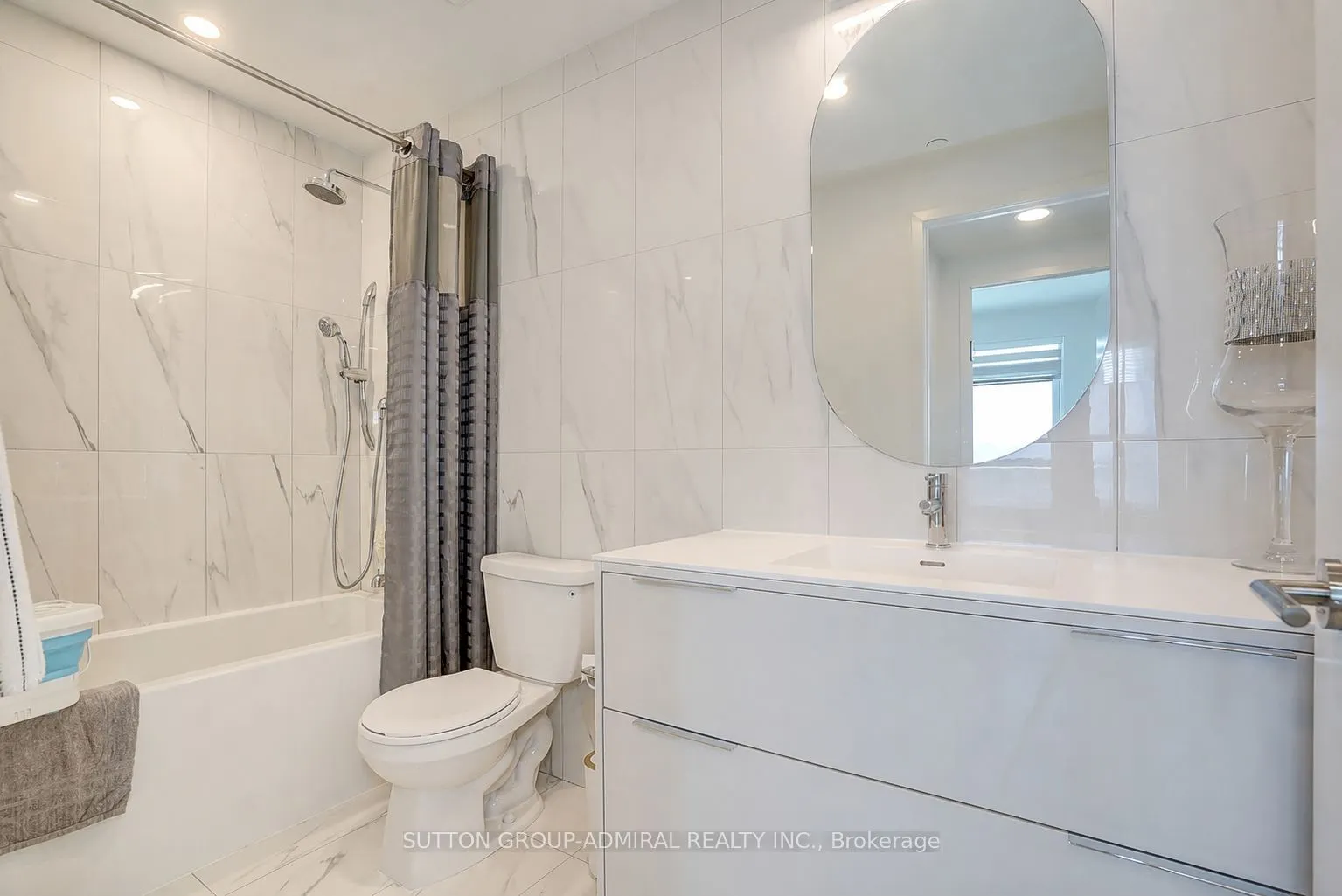 8 Beverley Glen Boulevard #712