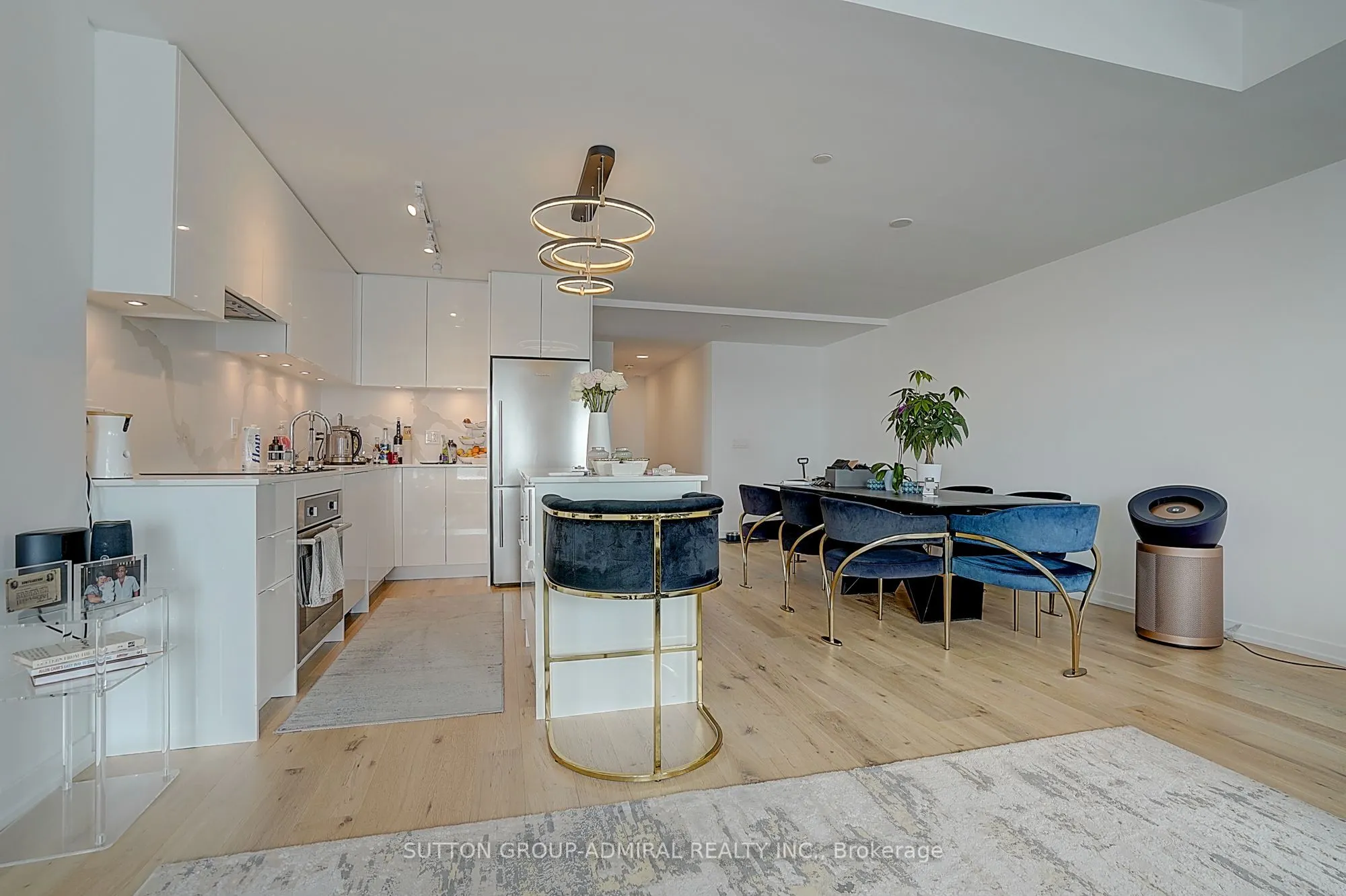 8 Beverley Glen Boulevard #712