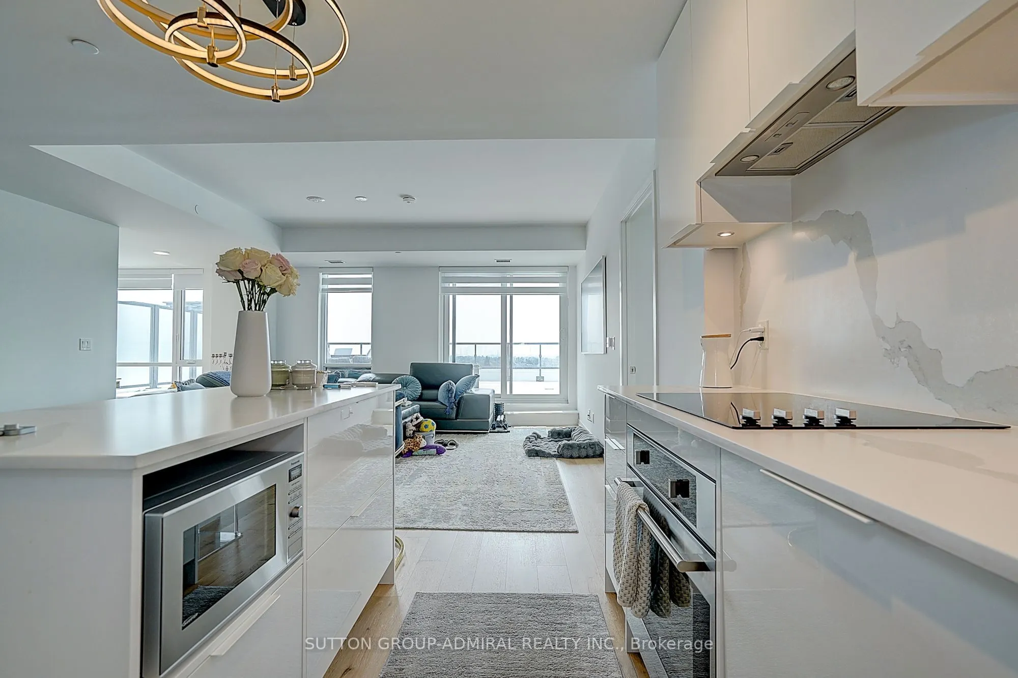 8 Beverley Glen Boulevard #712