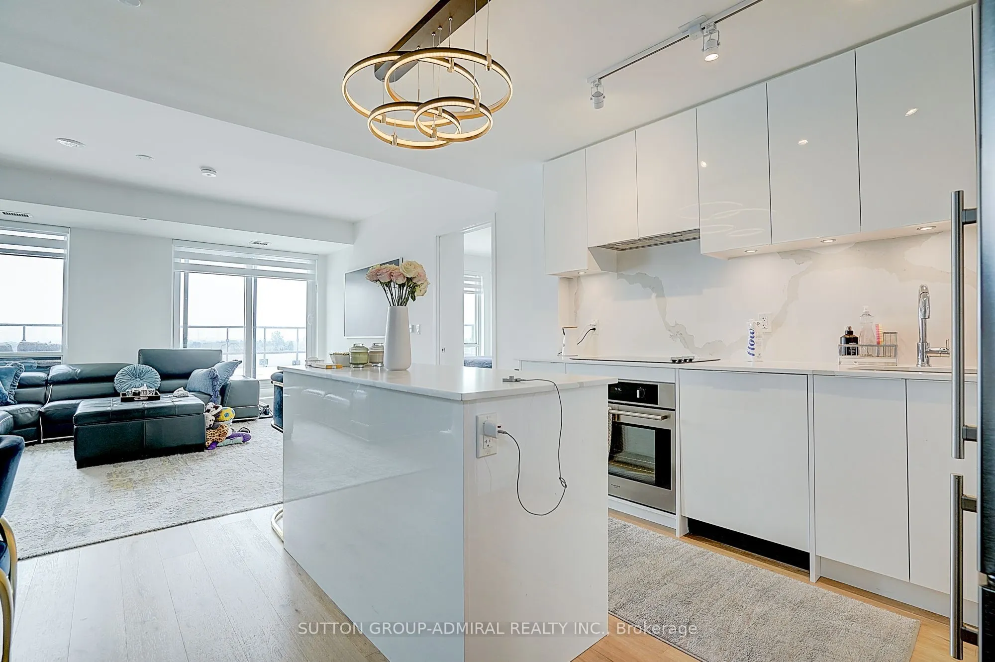 8 Beverley Glen Boulevard #712