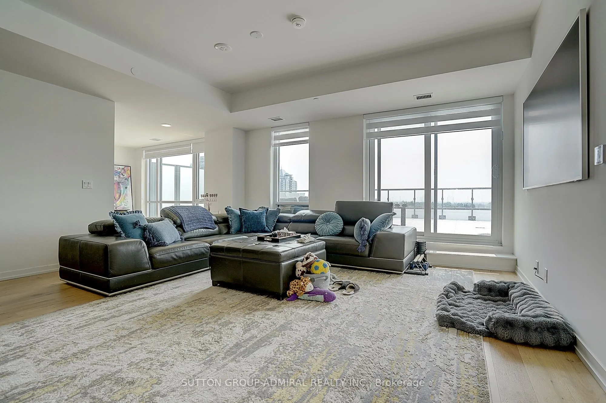 8 Beverley Glen Boulevard #712