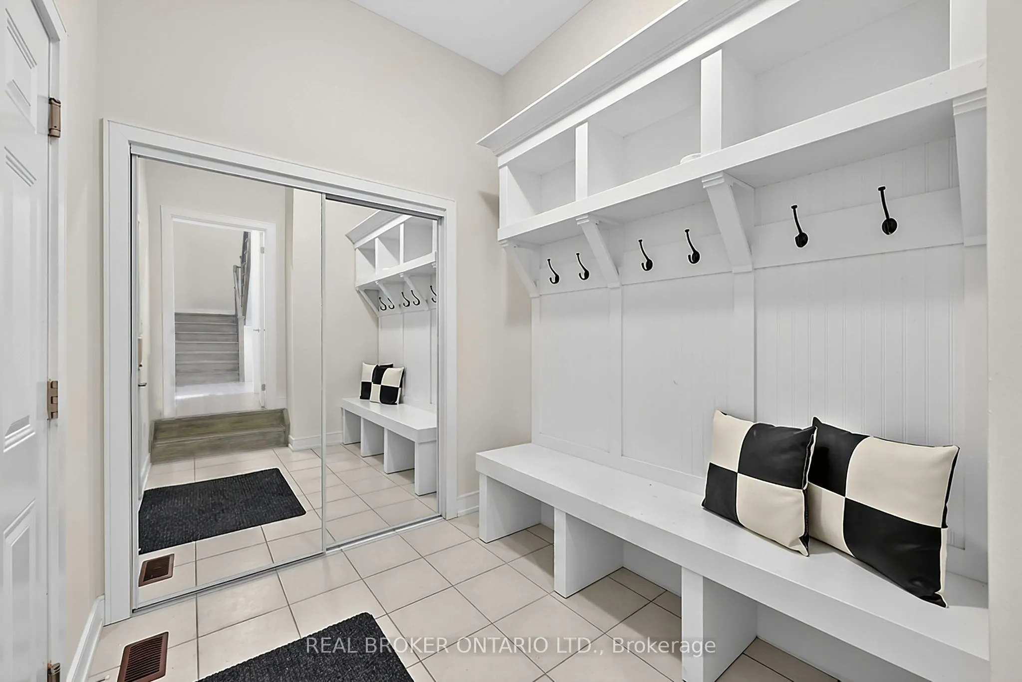 416 Seaview Heights