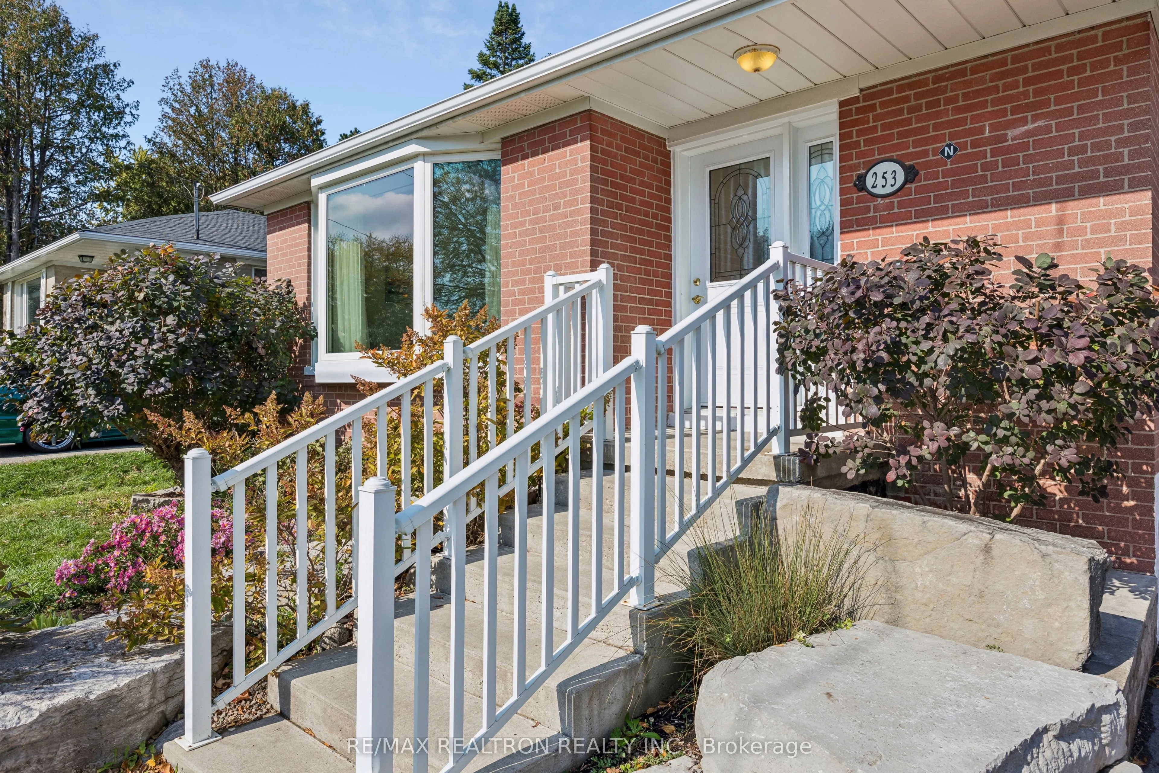 253 Silverbirch Drive