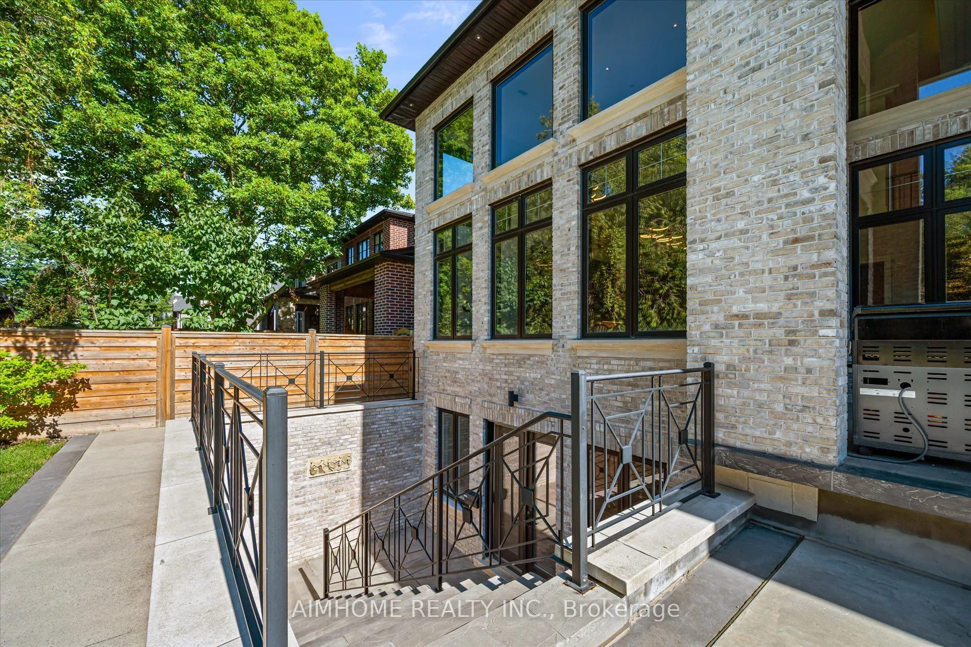 48 Maple Grove Avenue N