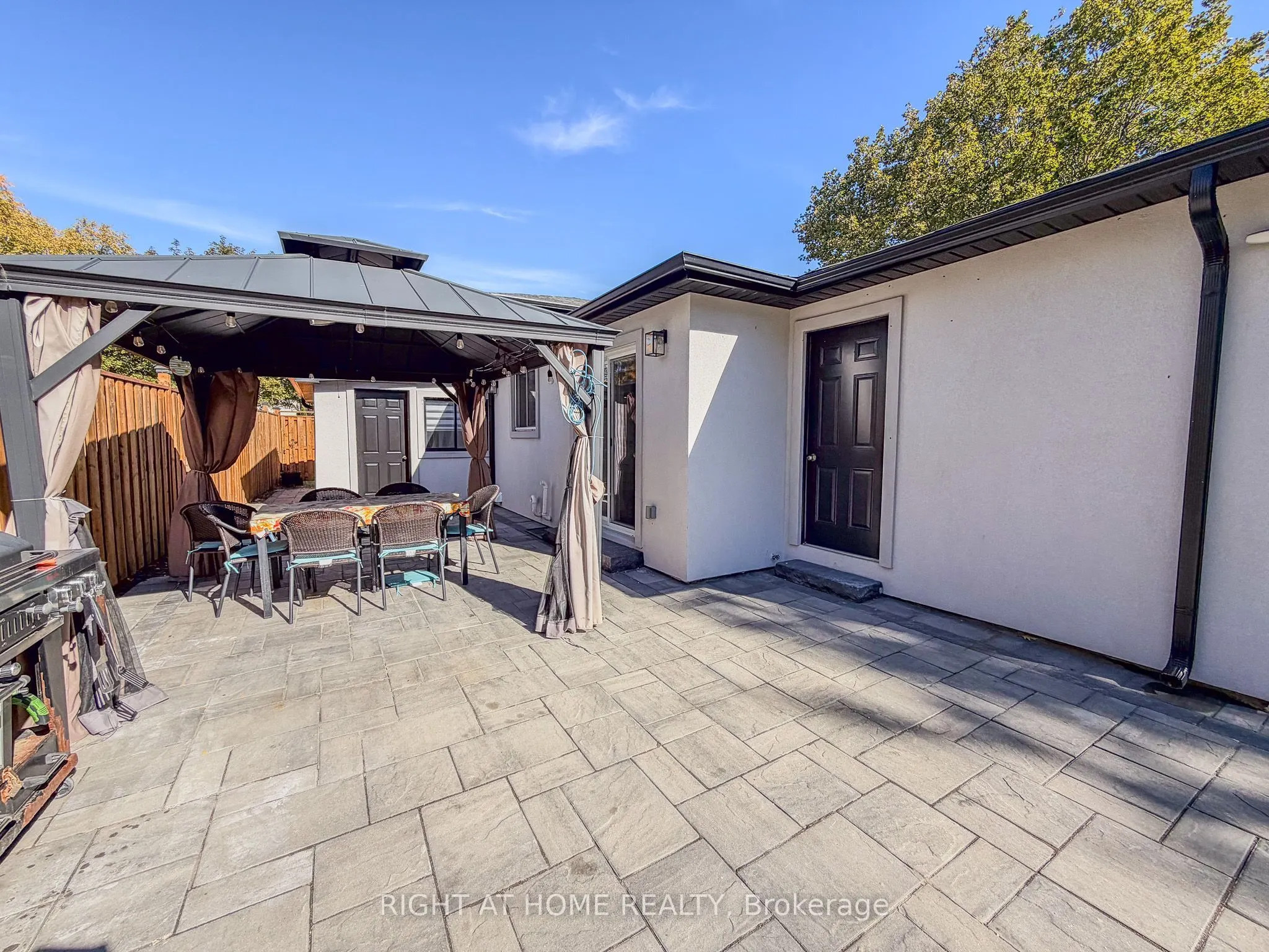 221 Tupper Boulevard