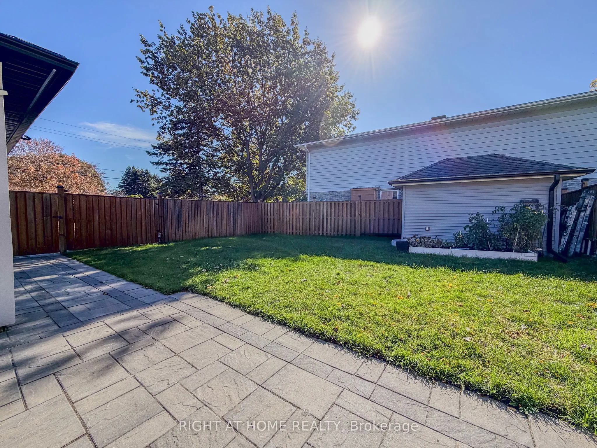 221 Tupper Boulevard