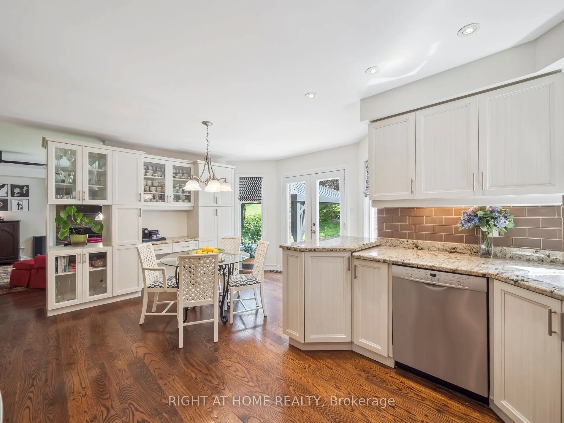 100 Carlyle Crescent