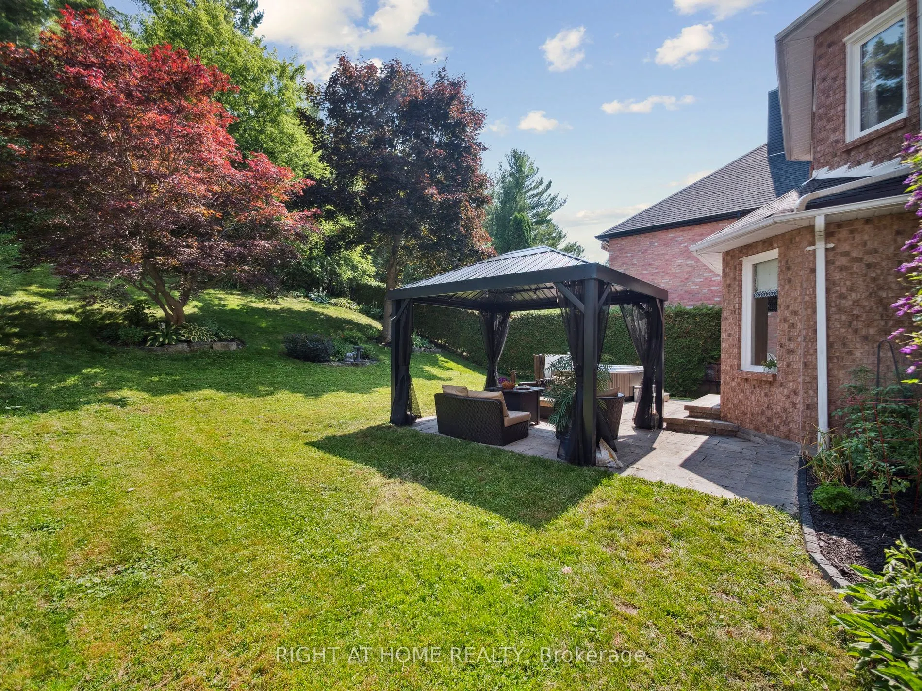 100 Carlyle Crescent