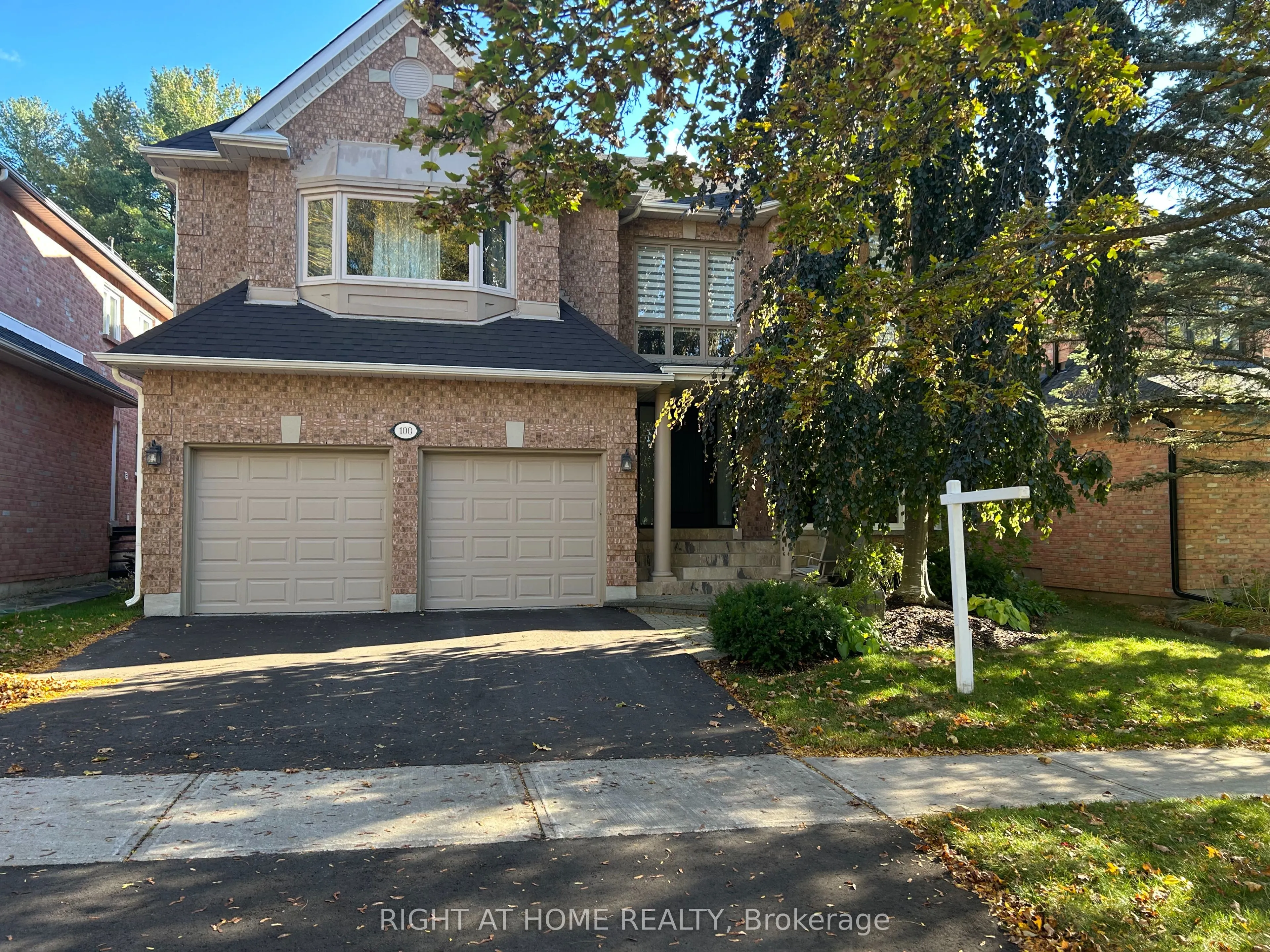 100 Carlyle Crescent