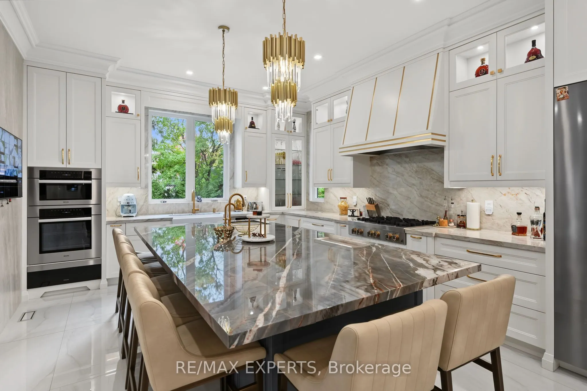 33 Highland Creek Court