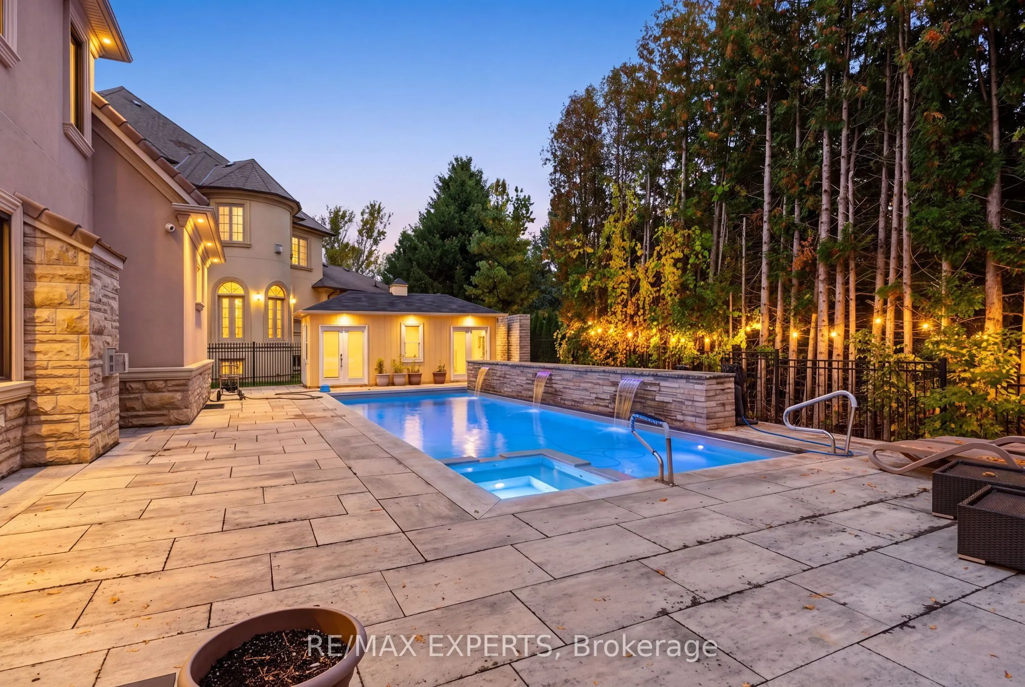 33 Highland Creek Court
