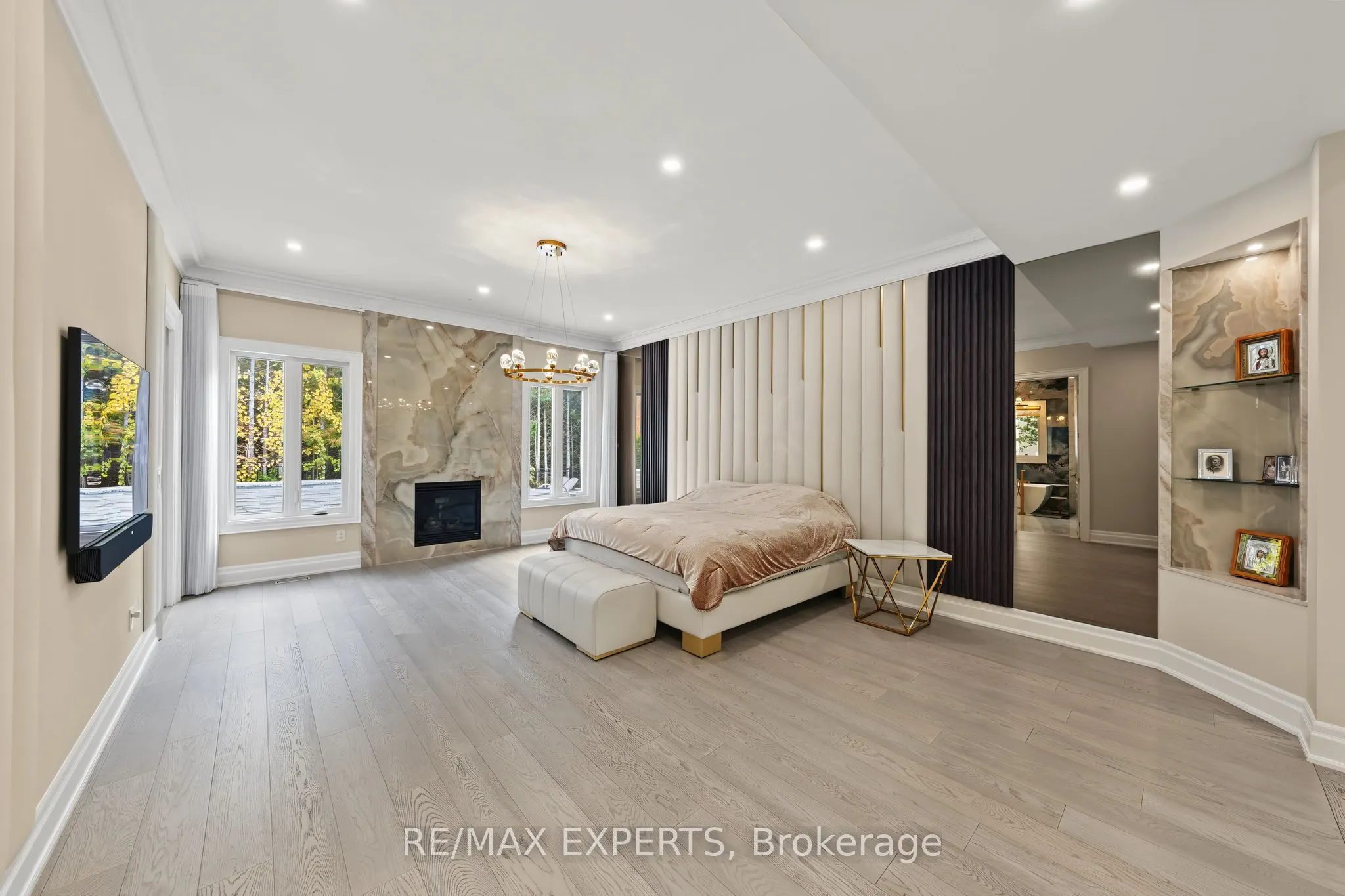 33 Highland Creek Court